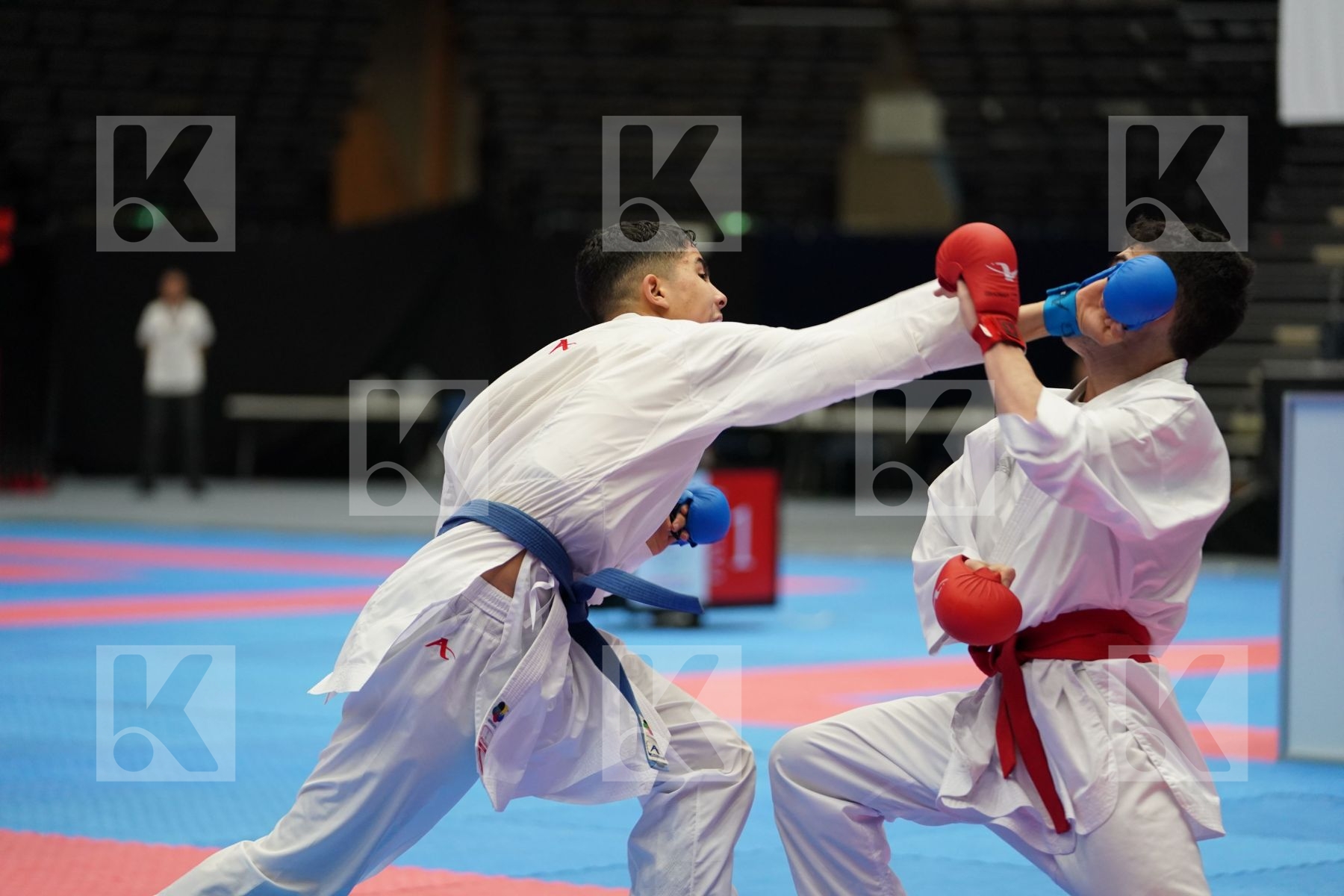 GULIYEV AMINAGHA (AZERBAIJAN) vs OUALAD HAS AMAR YOUNESS (BELGIUM) in Junior Kumite Male Ð 61 Kg - Final bout