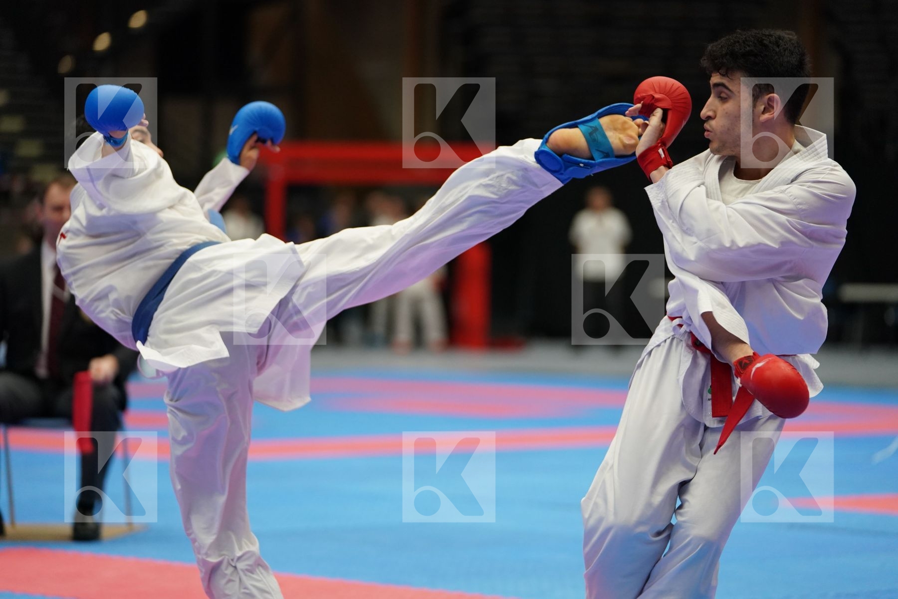 GULIYEV AMINAGHA (AZERBAIJAN) vs OUALAD HAS AMAR YOUNESS (BELGIUM) in Junior Kumite Male Ð 61 Kg - Final bout