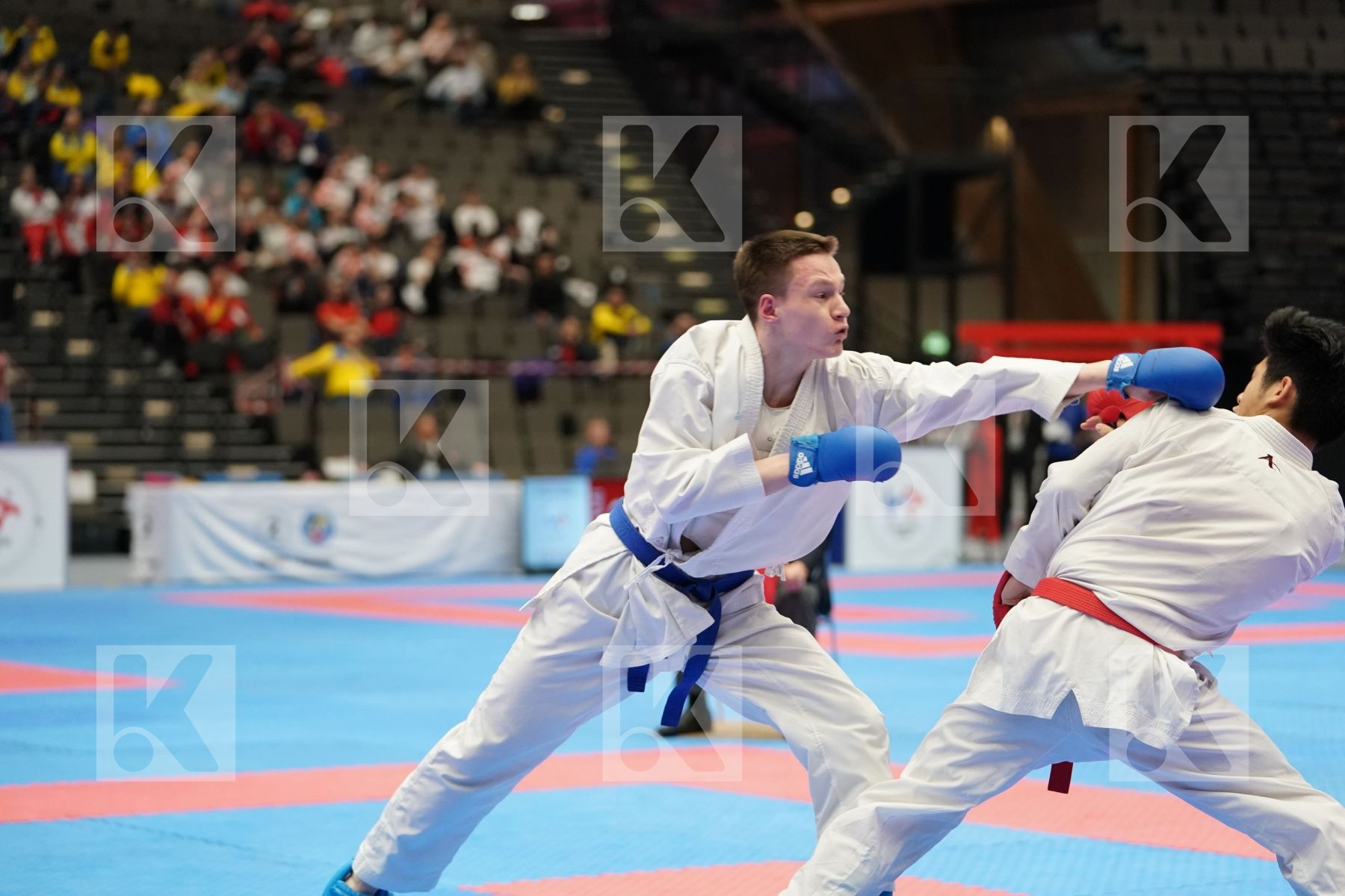 NGUYEN HOANG AN (HUNGARY) vs TALDYKIN VLADISLAV (RUSSIAN FEDERATION) in Junior Kumite Male Ð 68 Kg - Final bout