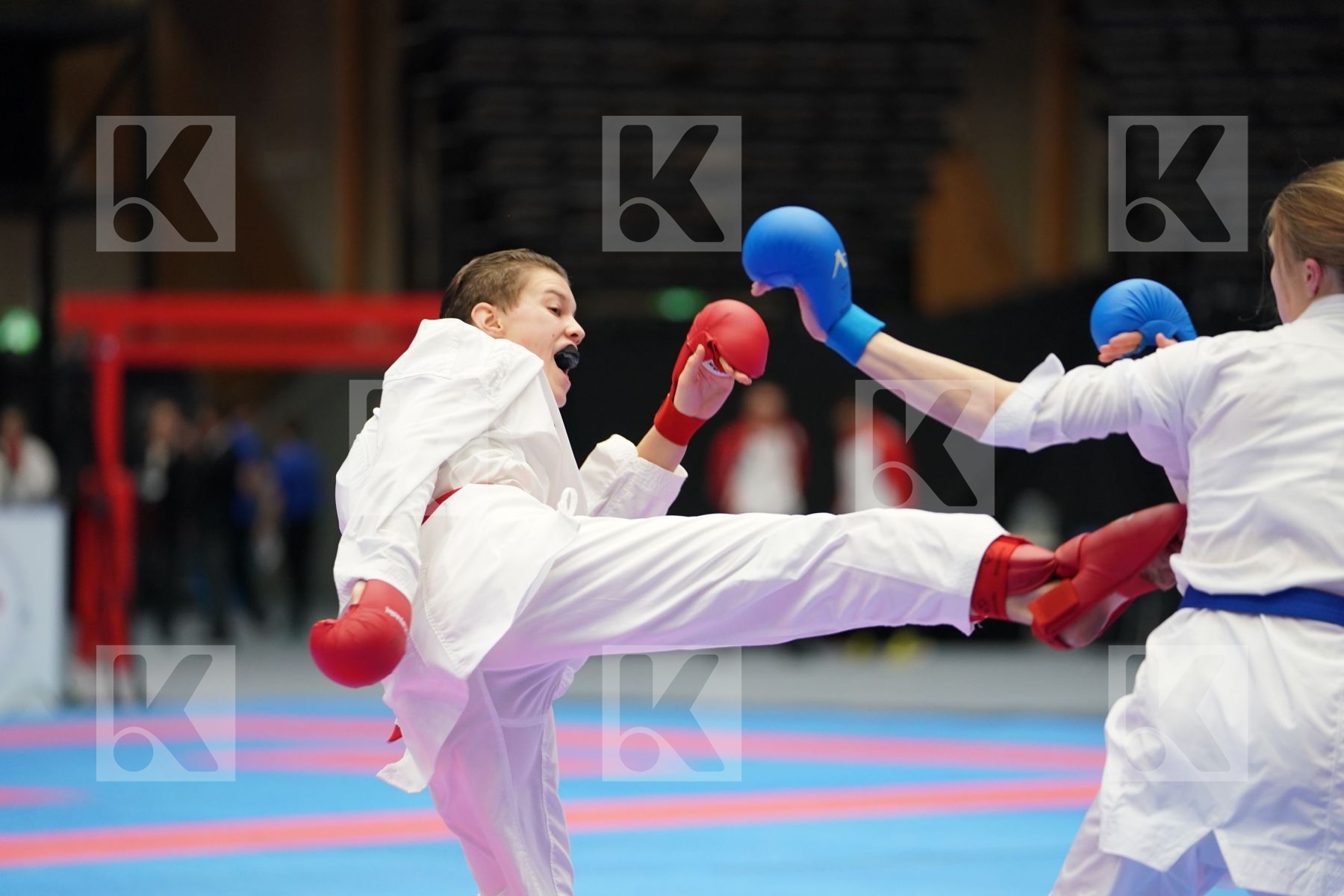 OUDENAARDEN VAN MELISSA (NEDERLANDS) vs CHERNYSHEVA ANNA (RUSSIAN FEDERATION) in Junior Kumite Female - 59 Kg - Final bout