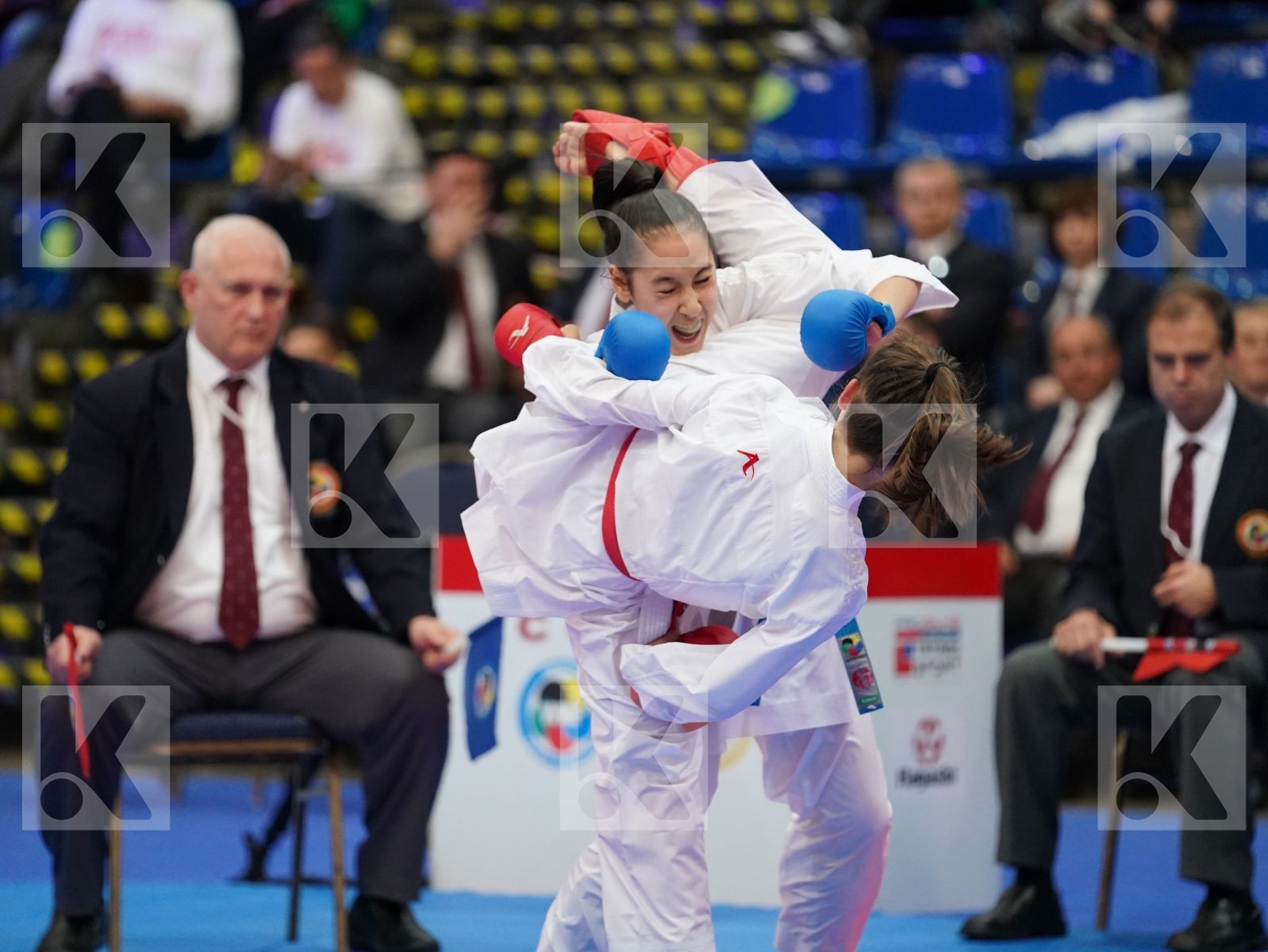 KVASNICOVA NINA (SLOVAKIA) vs OZDEMIR MUSERREF (TURKEY) in Cadet Kumite Female -47 Kg - Final bout