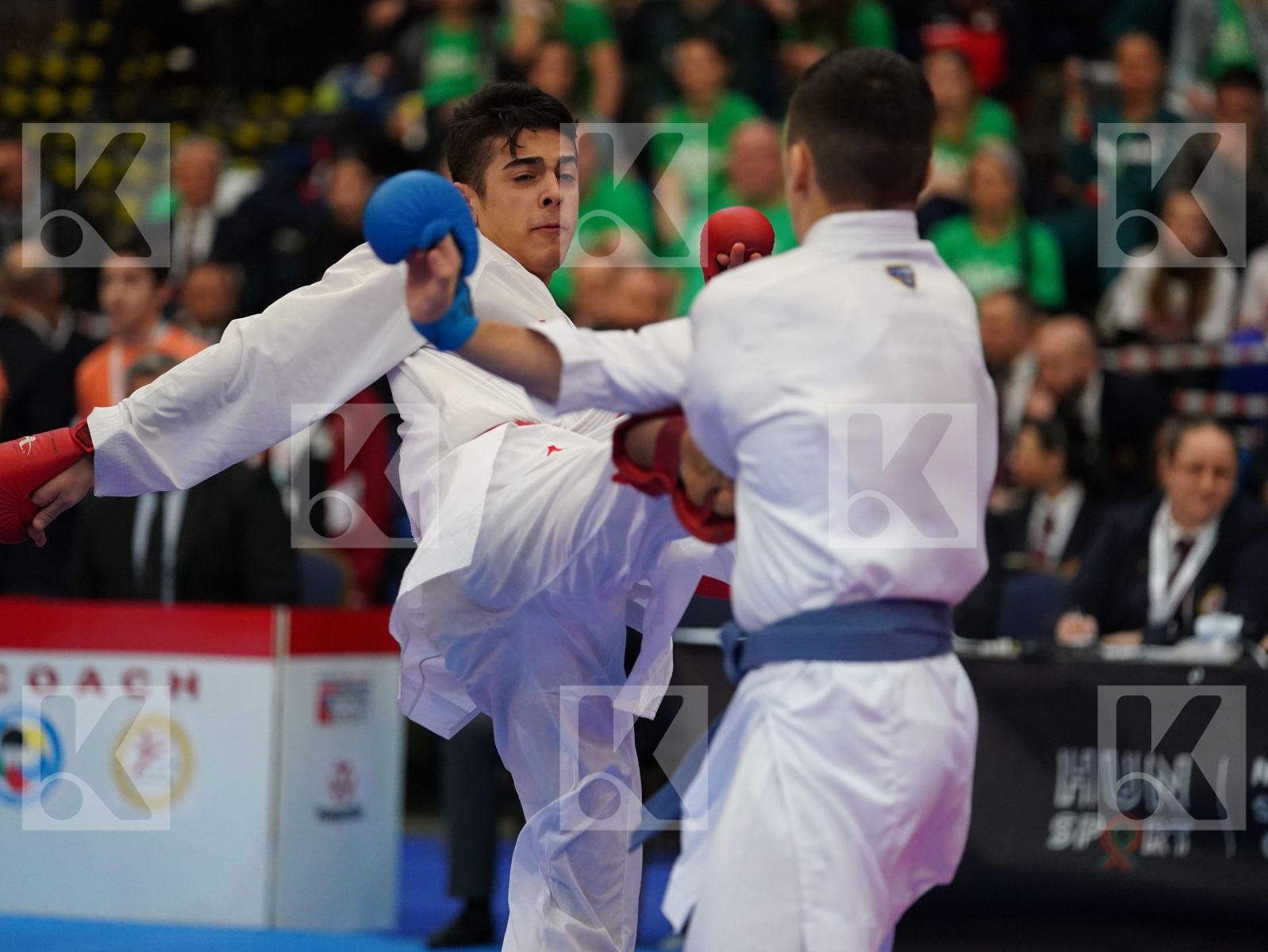 YURUR OMER FARUK (TURKEY) vs DE VIVO DANIELE (ITALY) in Junior Kumite Male -68 Kg - Final bout