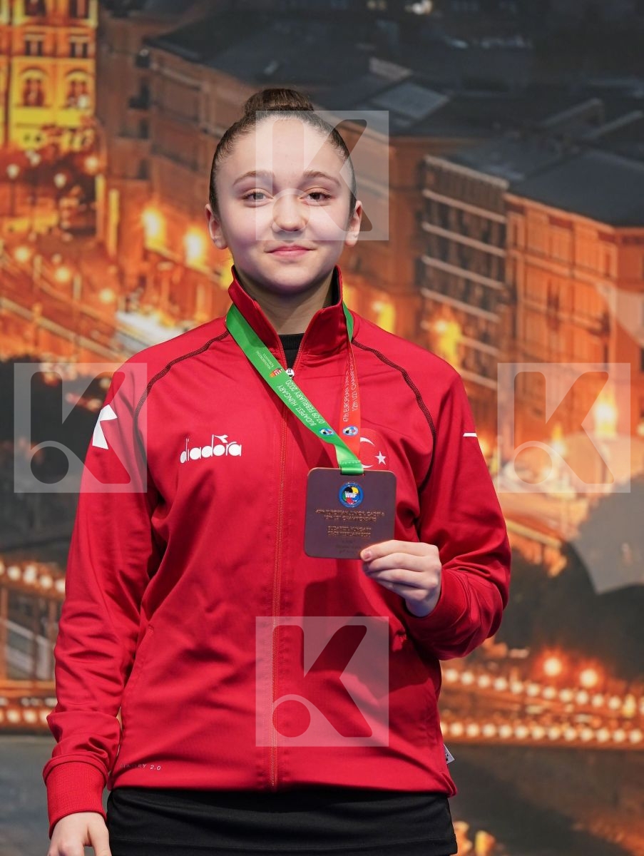 INZOLI SONIA (ITALY), PEREZ ALVEZ AZAHARA (SPAIN), SIEBERT RITA (GERMANY), TUREMEN DAMLA SU (TURKEY) in Cadet Kata Female - Podium ceremony