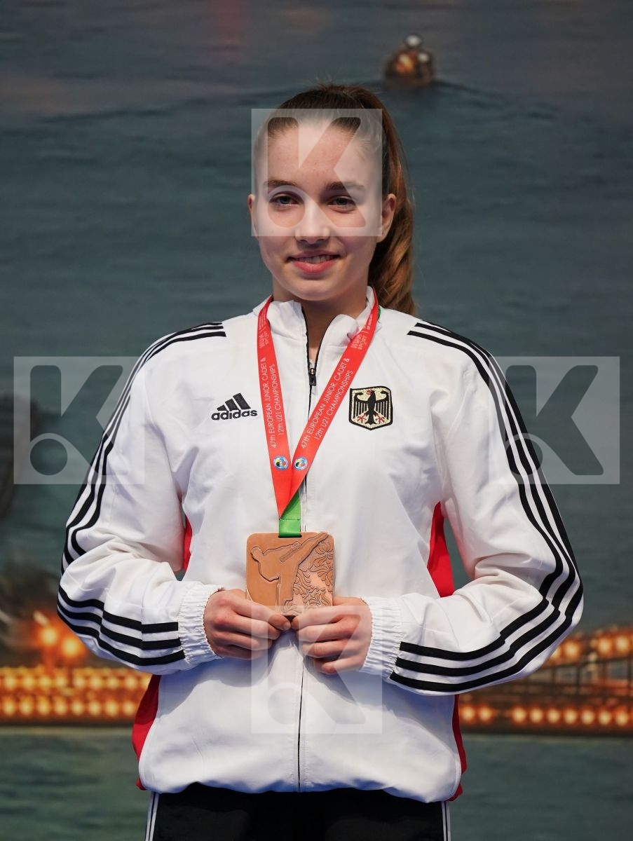 INZOLI SONIA (ITALY), PEREZ ALVEZ AZAHARA (SPAIN), SIEBERT RITA (GERMANY), TUREMEN DAMLA SU (TURKEY) in Cadet Kata Female - Podium ceremony