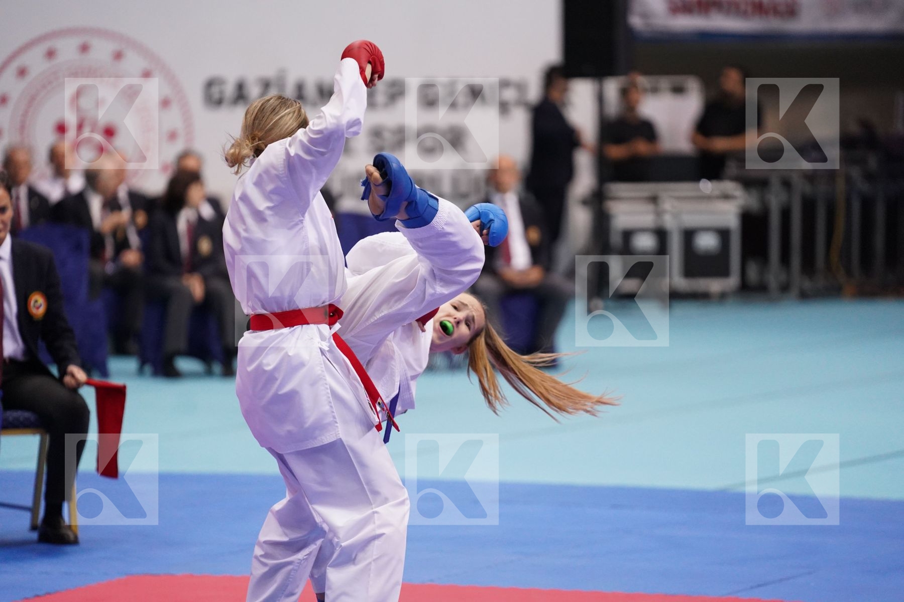 Kumite bronze bout featuring CONNELL AMY & SIPOVIC NEJRA