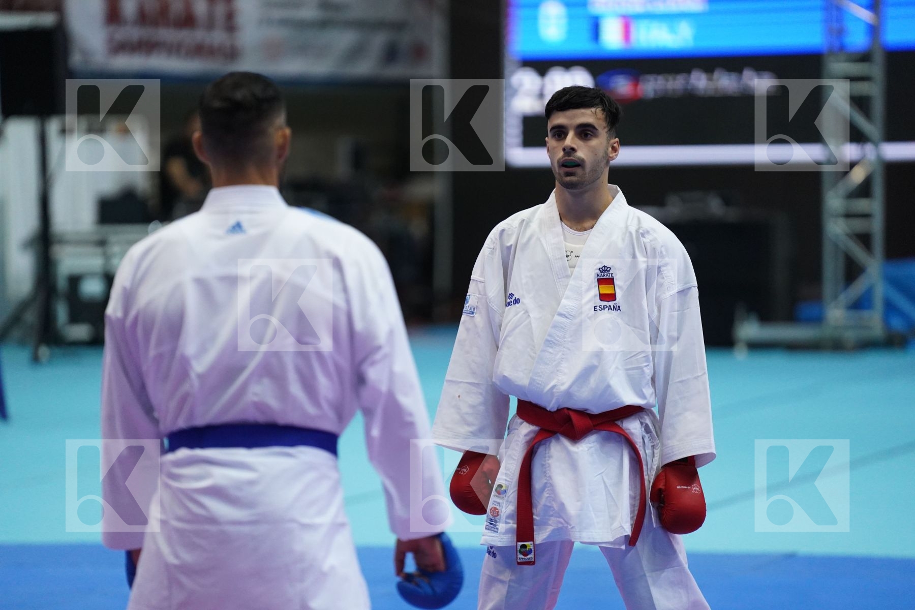 Kumite bronze bout featuring BUSA LUIGI & BARGADOS BERNARDO CARLOS