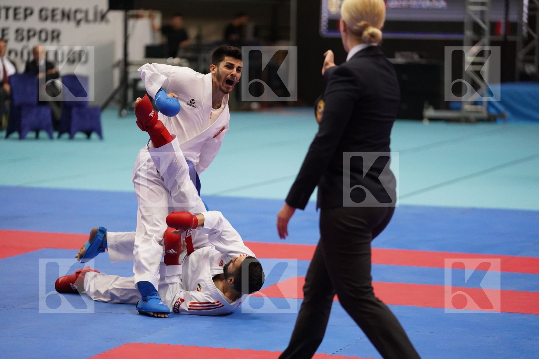 Kumite final bout featuring CRESCENZO ANGELO & SAMDAN ERAY