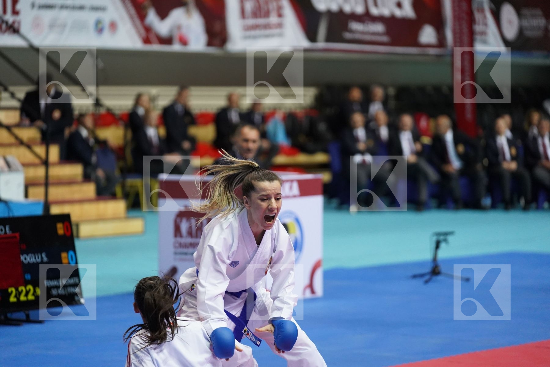 Kumite final bout featuring OZCELIK ARAPOGLU SERAP & PERFETTO ERMINIA