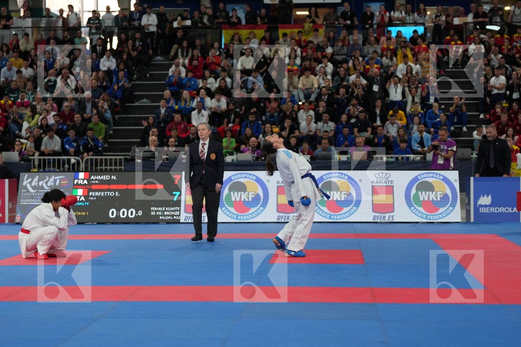 AHMED NISWA (FRANCE) vs PERFETTO ERMINIA (ITALY) in Female Kumite -50 Kg - bronze bout