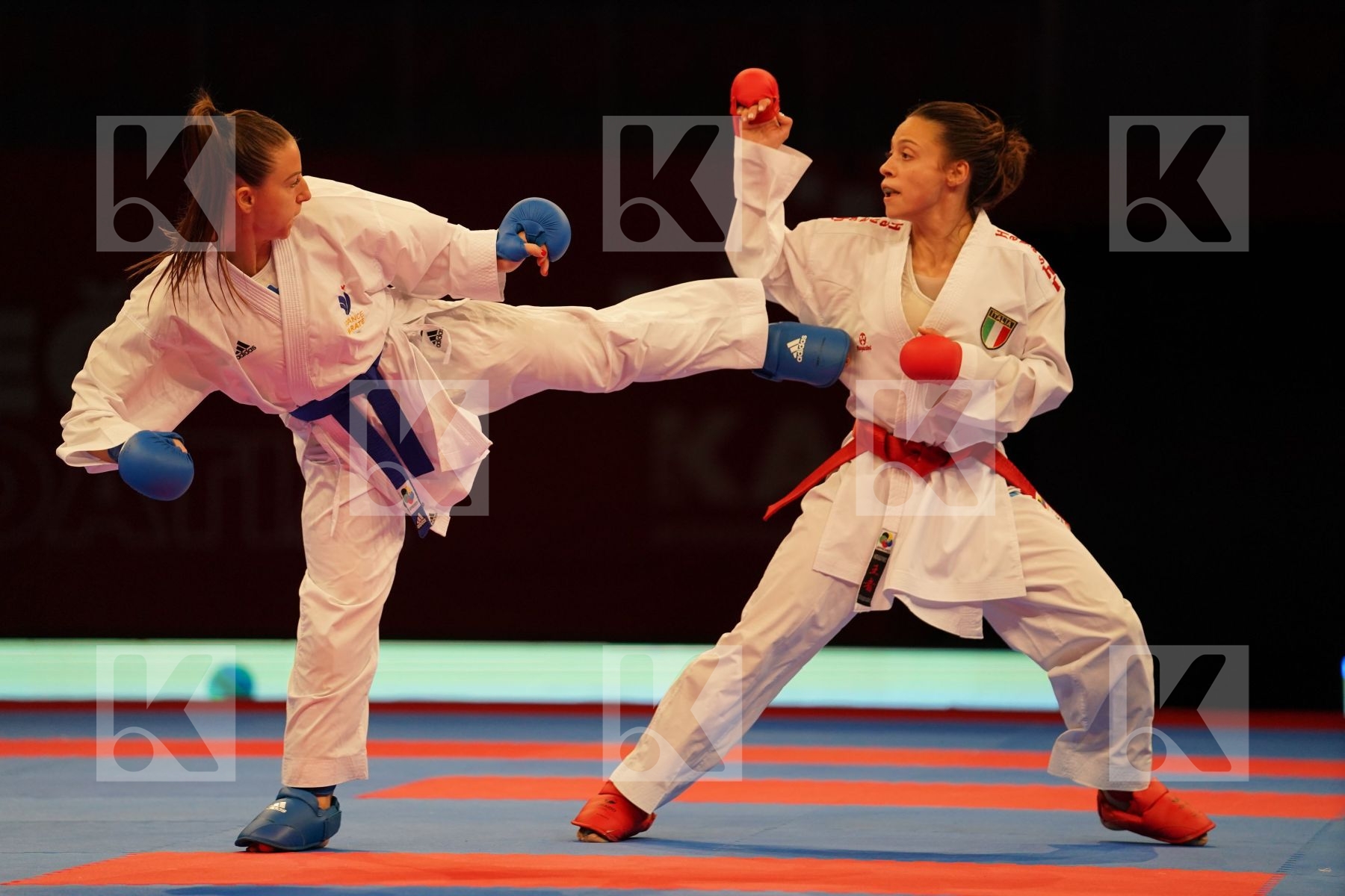 PERFETTO ERMINIA (ITALY) Vs RECCHIA ALEXANDRA (FRANCE) in Senior Kumite -50 Kg - bronze bout