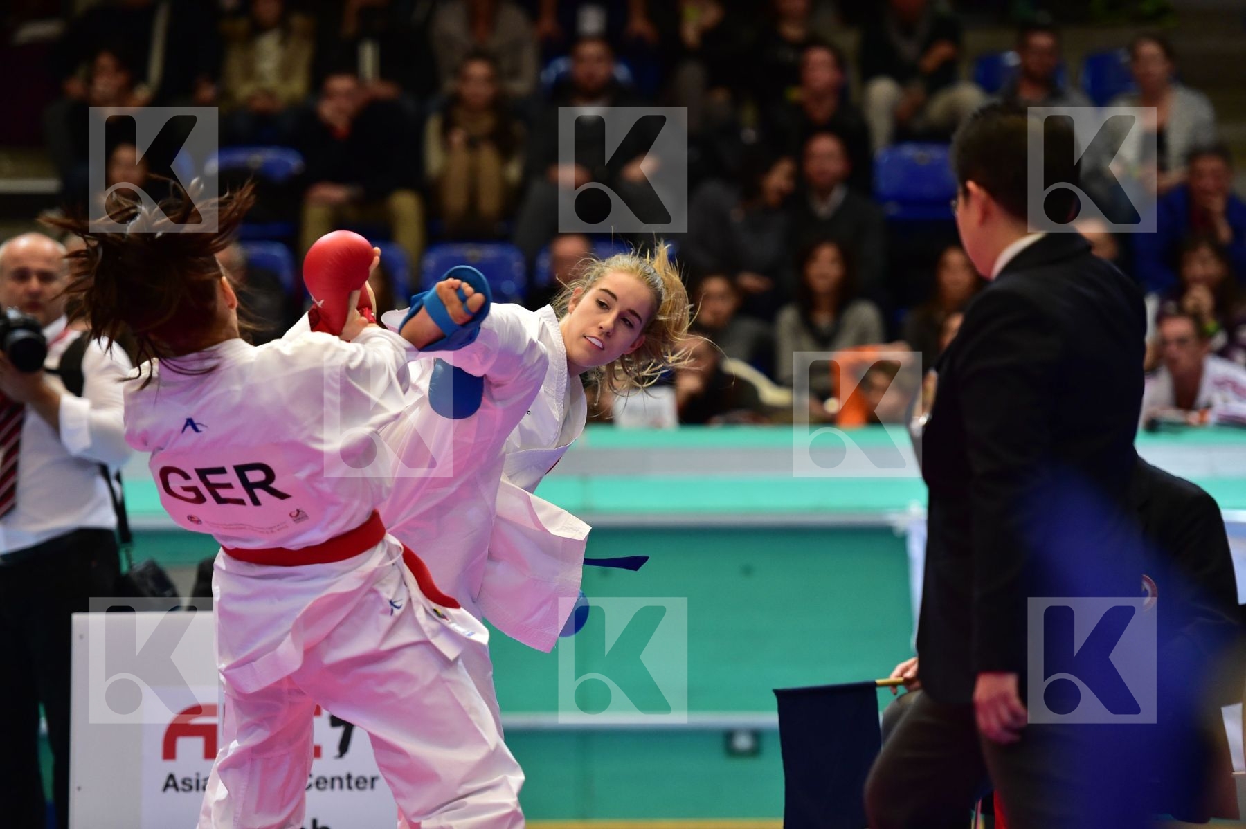 -59 kg Arawaza female finals germany junior kumite Miggou Anna R