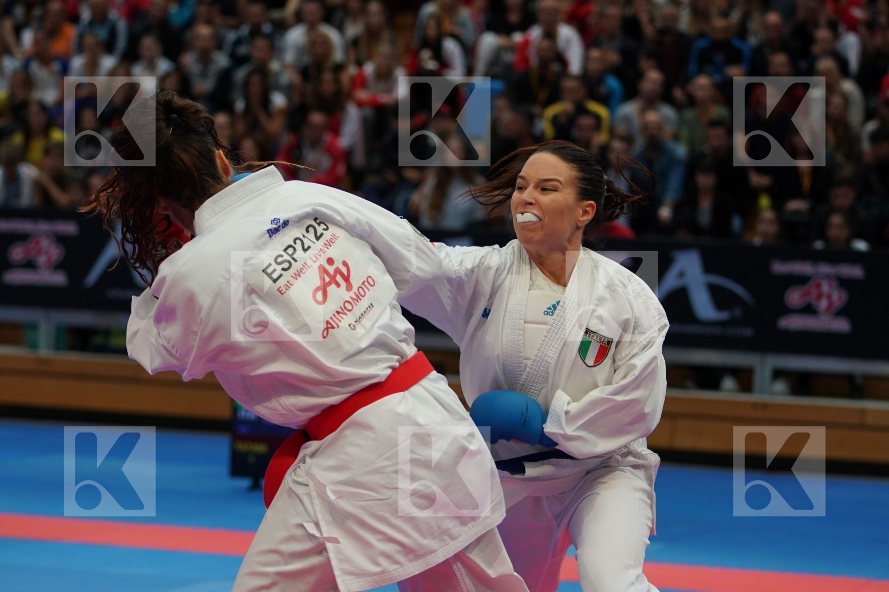 FERNANDEZ OSORIO CARLOTA (SPAIN) vs CARDIN SARA (ITALIA) in Senior Kumite -55 Kg - Bronze bout