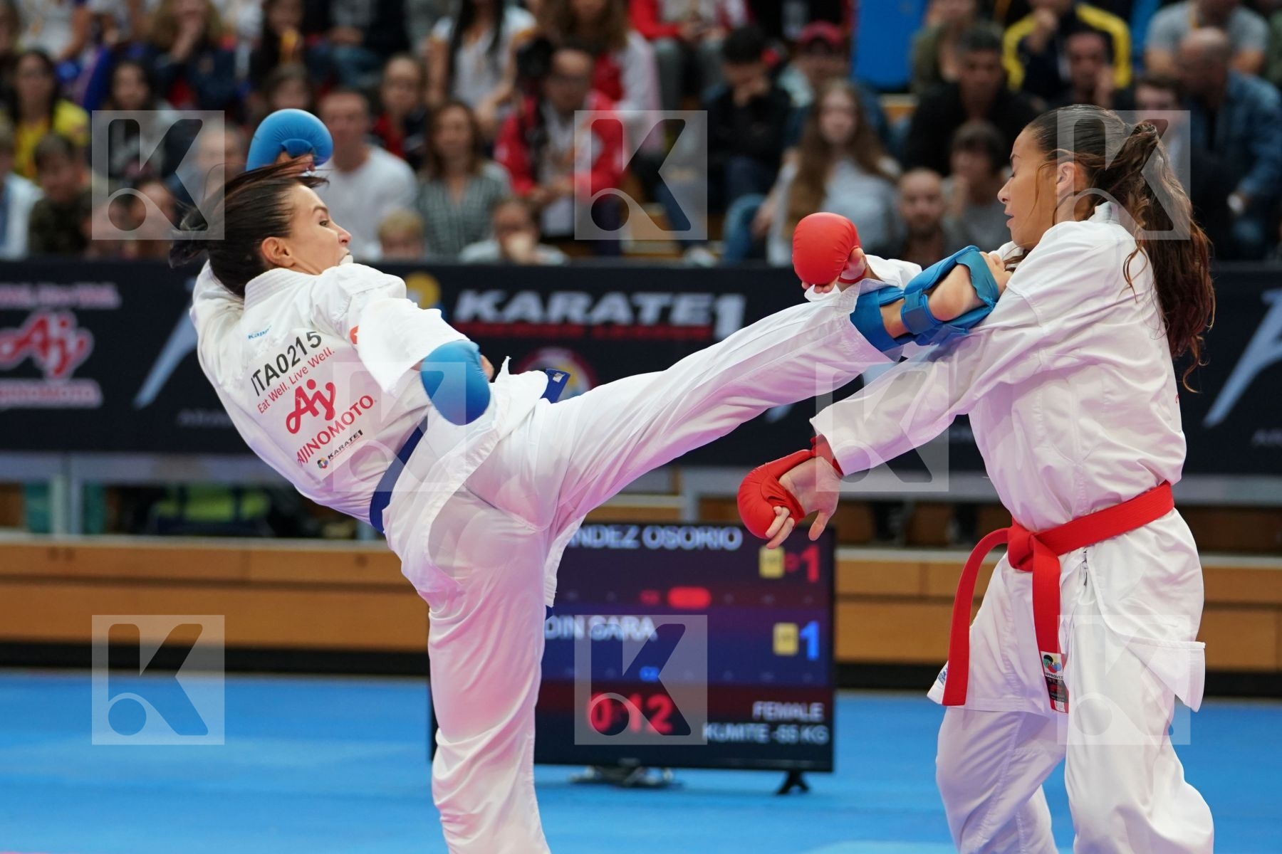 FERNANDEZ OSORIO CARLOTA (SPAIN) vs CARDIN SARA (ITALIA) in Senior Kumite -55 Kg - Bronze bout