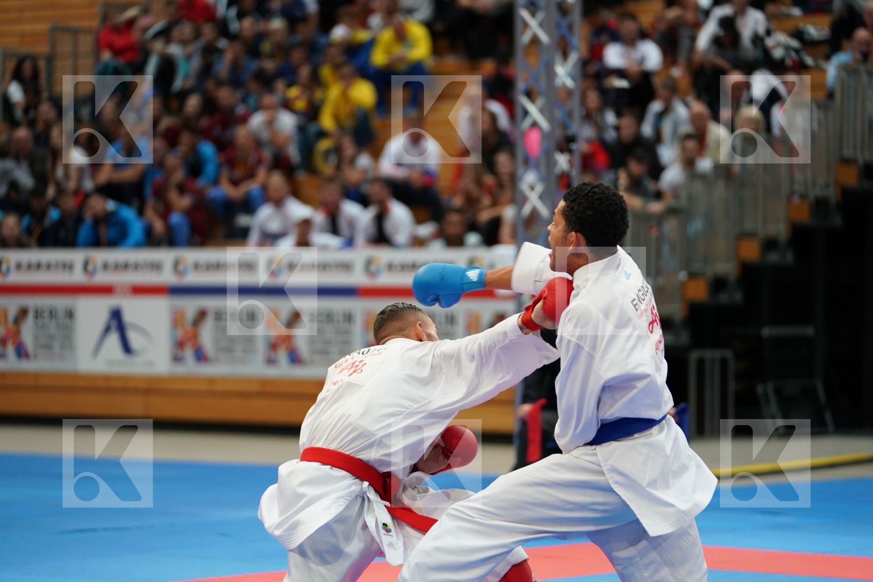 DACOSTA STEVEN (FRANCE) vs THOMAS JORDAN (ENGLAND) in Senior Kumite -67 Kg - Bronze bout