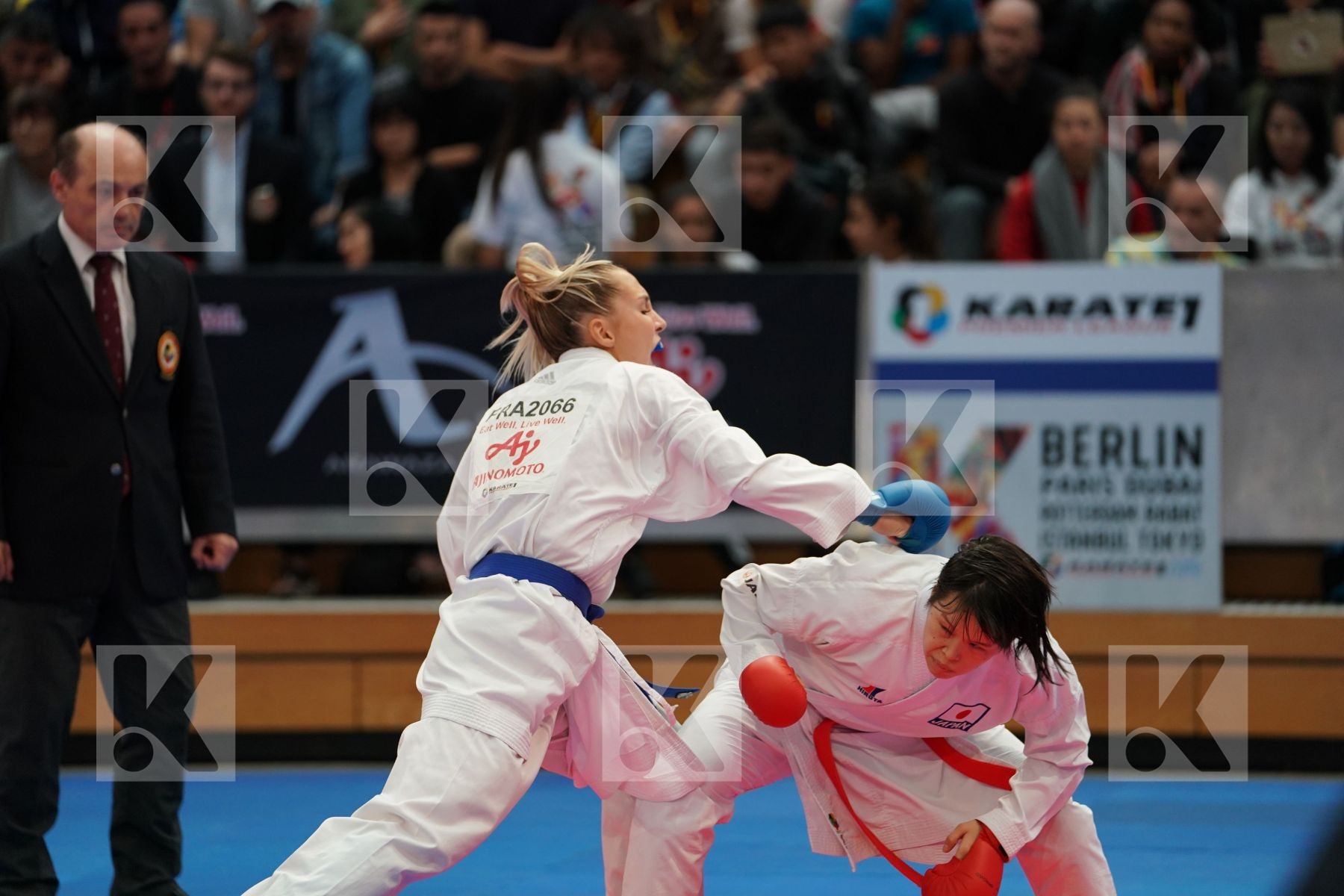 MORIGUCHI AYAMI (JAPAN) vs PHILIPPE GWENDOLINE (FRANCE) in Senior Kumite -67 Kg, Senior Kumite Ð 61 Kg - Bronze bout