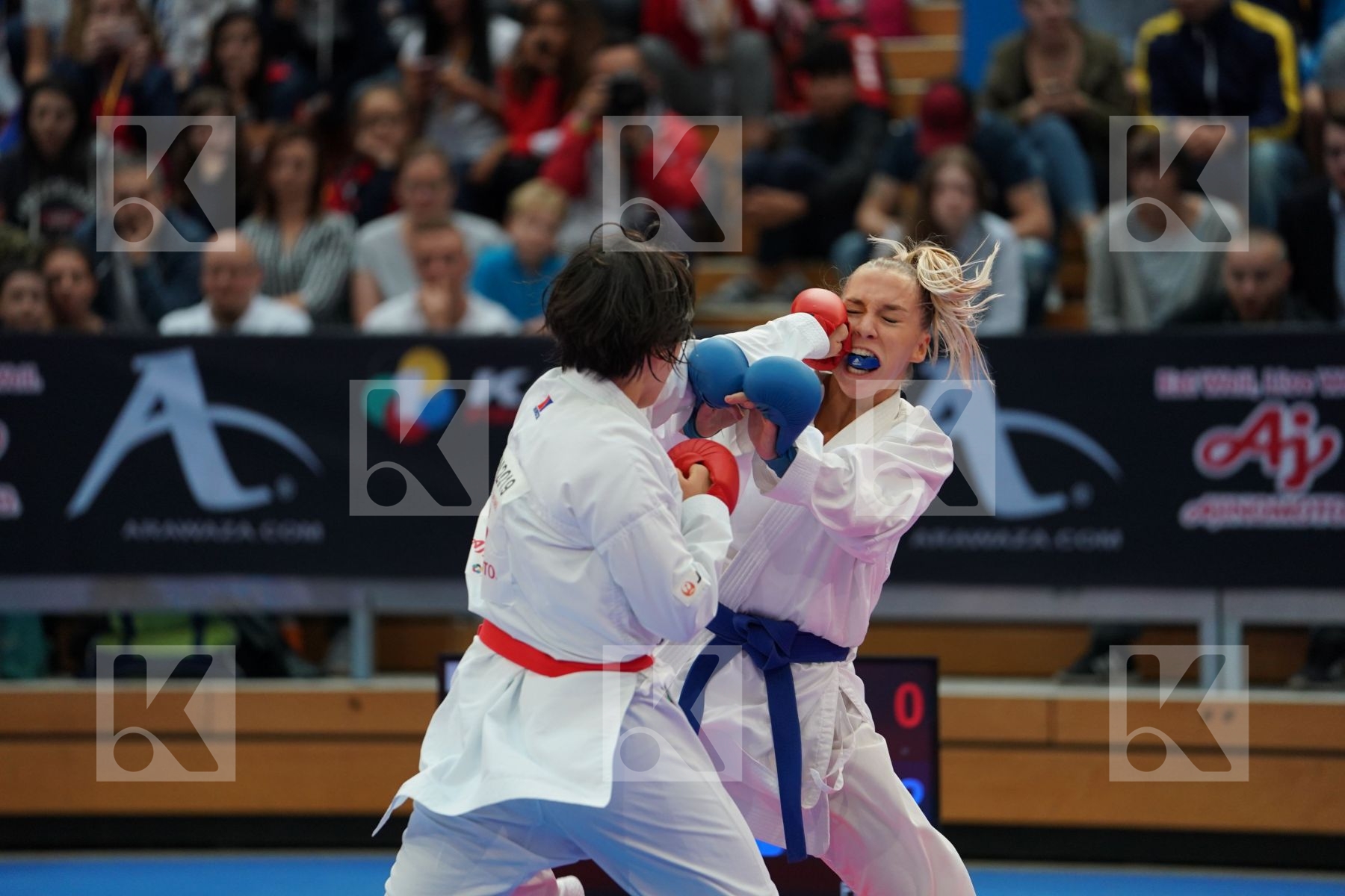 MORIGUCHI AYAMI (JAPAN) vs PHILIPPE GWENDOLINE (FRANCE) in Senior Kumite -67 Kg, Senior Kumite Ð 61 Kg - Bronze bout
