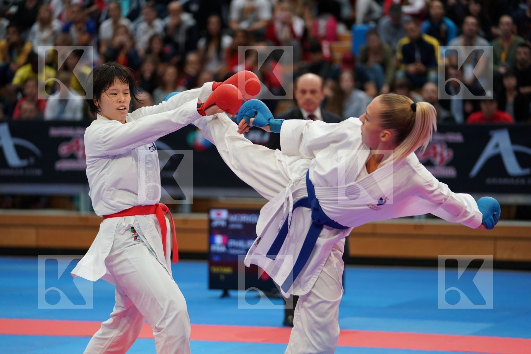 MORIGUCHI AYAMI (JAPAN) vs PHILIPPE GWENDOLINE (FRANCE) in Senior Kumite -67 Kg, Senior Kumite Ð 61 Kg - Bronze bout