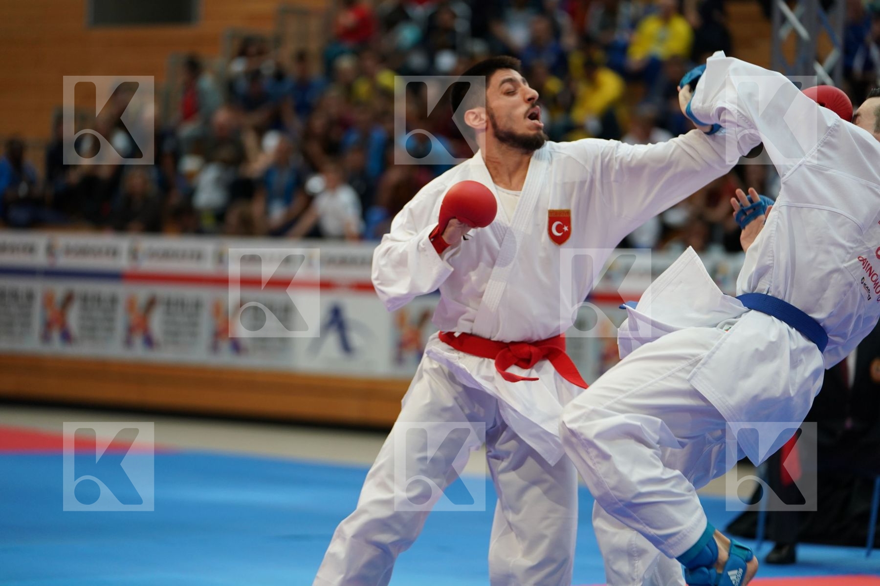 ELTEMUR ERMAN (TURKEY) vs SCOTT THOMAS (UNITED STATE) in Senior Kumite Ð 75 Kg - Bronze bout