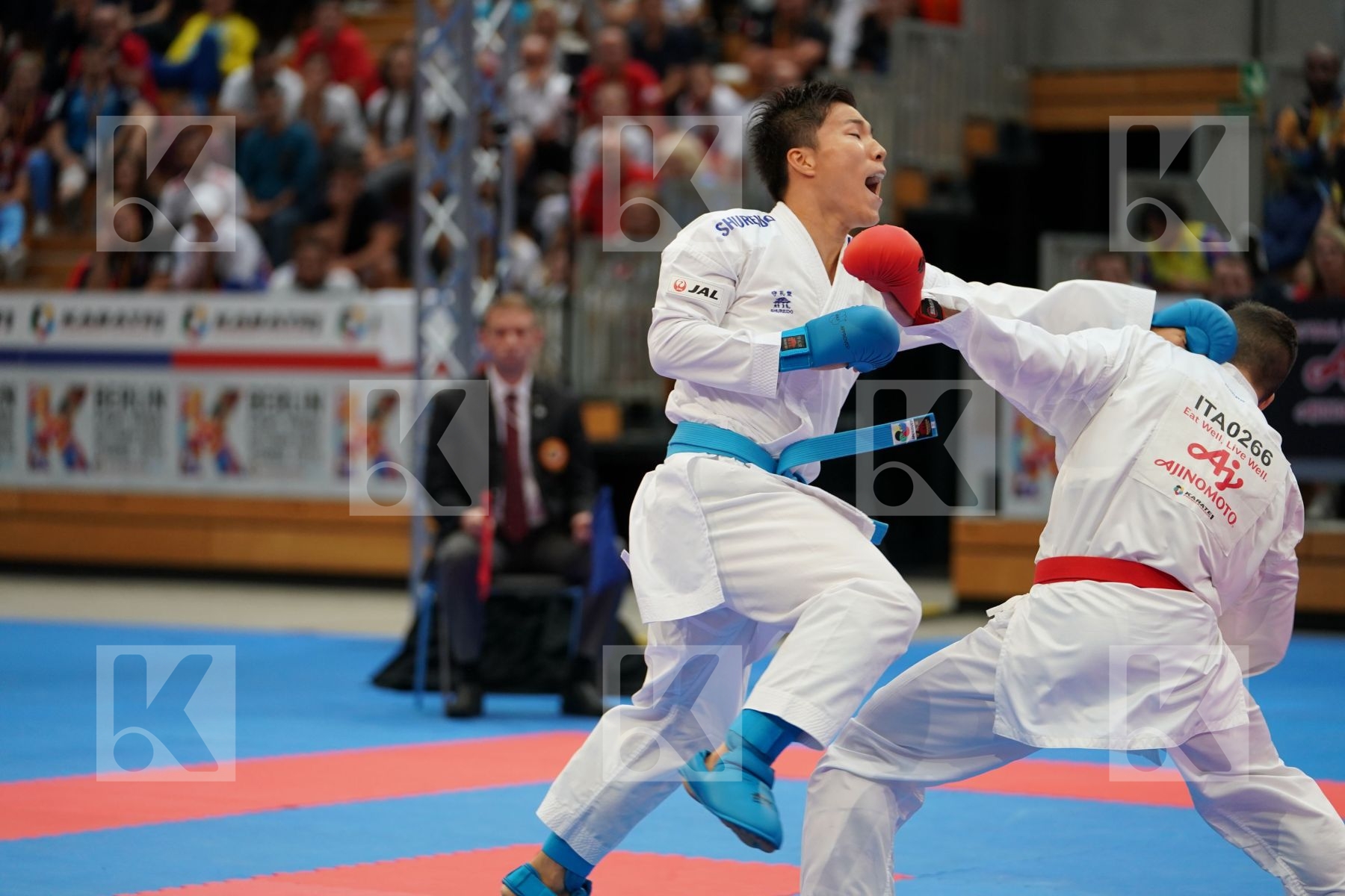 CRESCENZO ANGELO (ITALIA) vs KOZAKI YUGO (JAPAN) in Senior Kumite -60 Kg - Gold bout