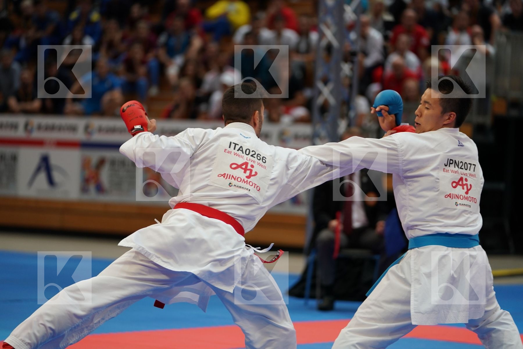 CRESCENZO ANGELO (ITALIA) vs KOZAKI YUGO (JAPAN) in Senior Kumite -60 Kg - Gold bout