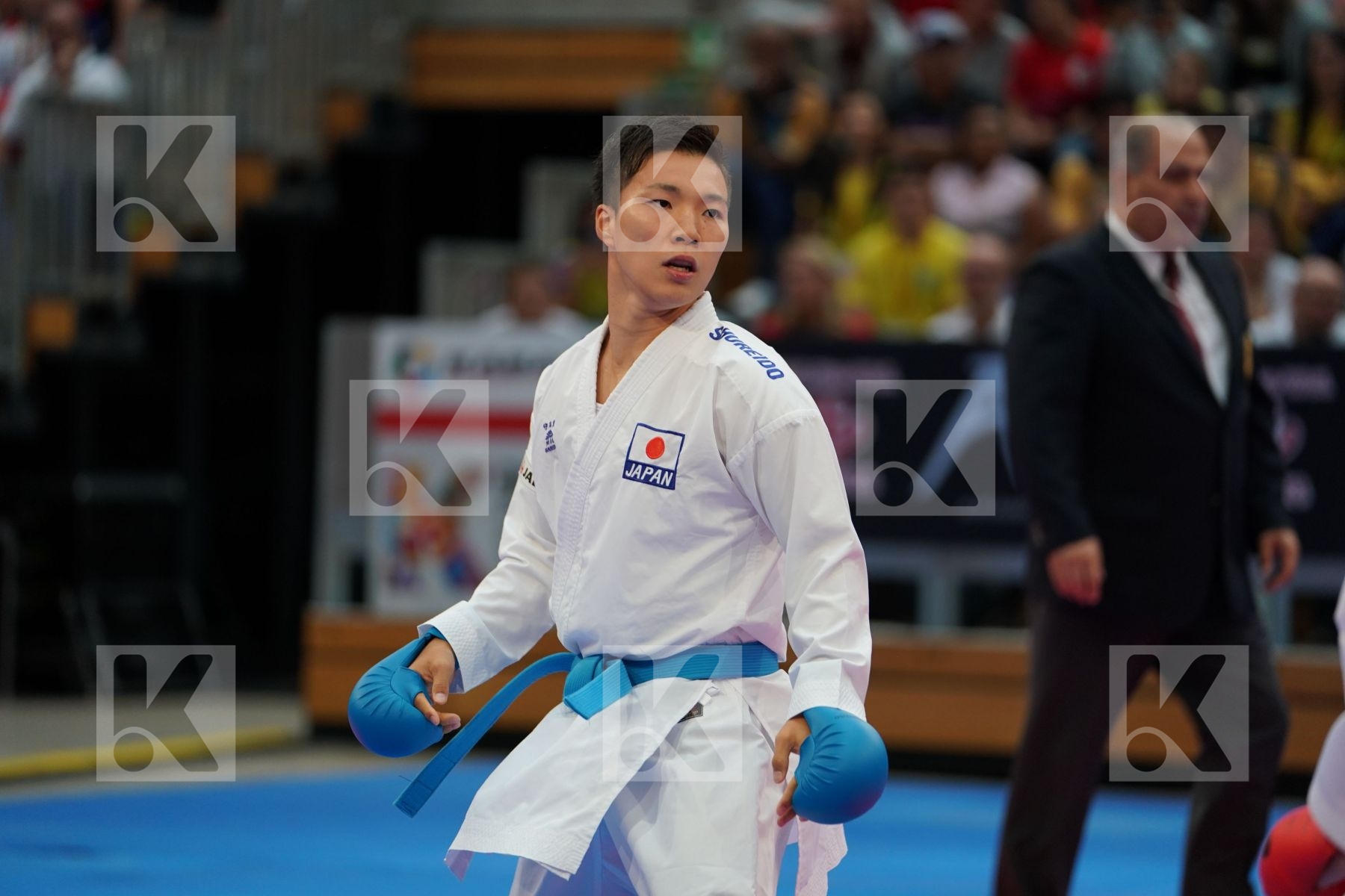 CRESCENZO ANGELO (ITALIA) vs KOZAKI YUGO (JAPAN) in Senior Kumite -60 Kg - Gold bout