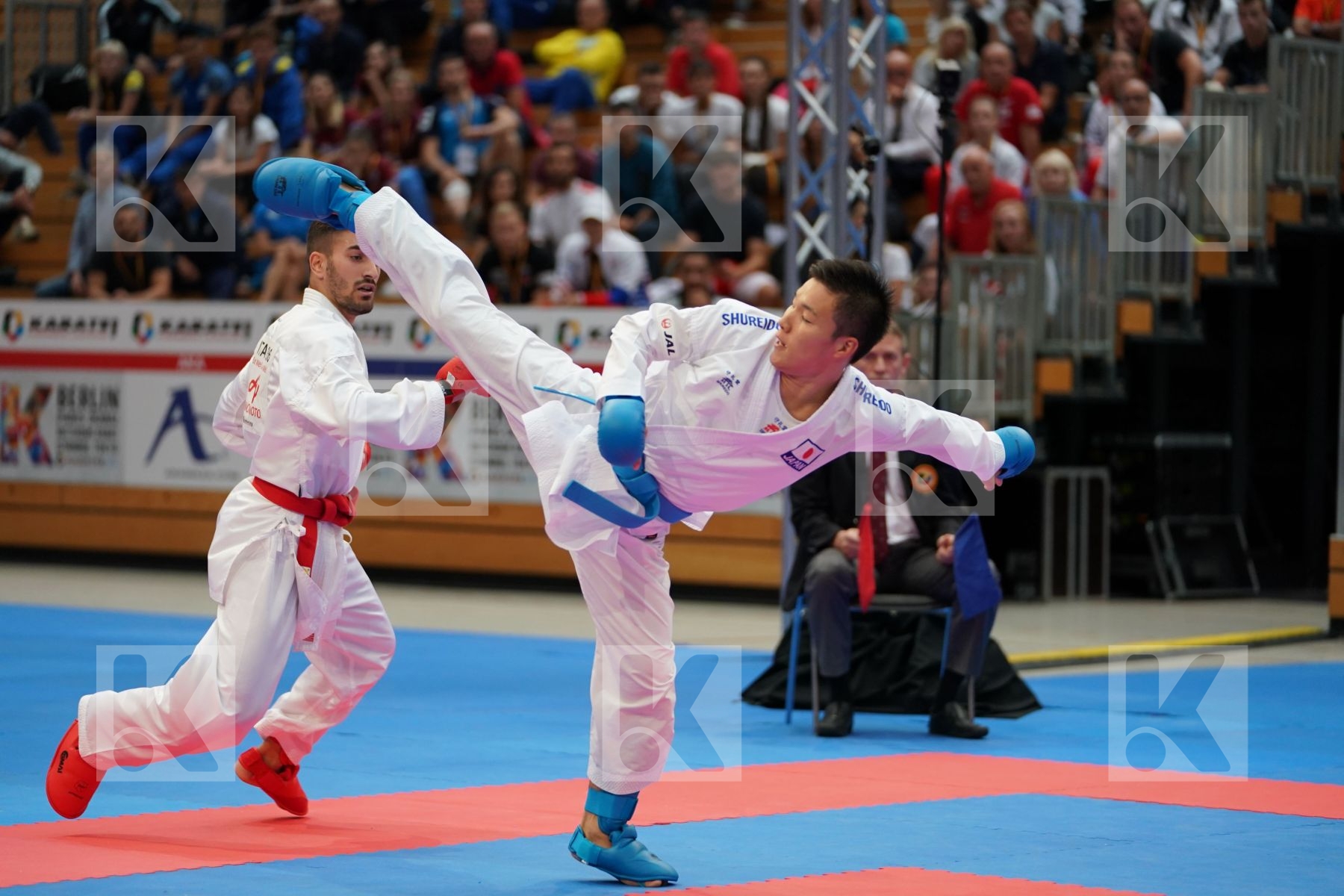 CRESCENZO ANGELO (ITALIA) vs KOZAKI YUGO (JAPAN) in Senior Kumite -60 Kg - Gold bout