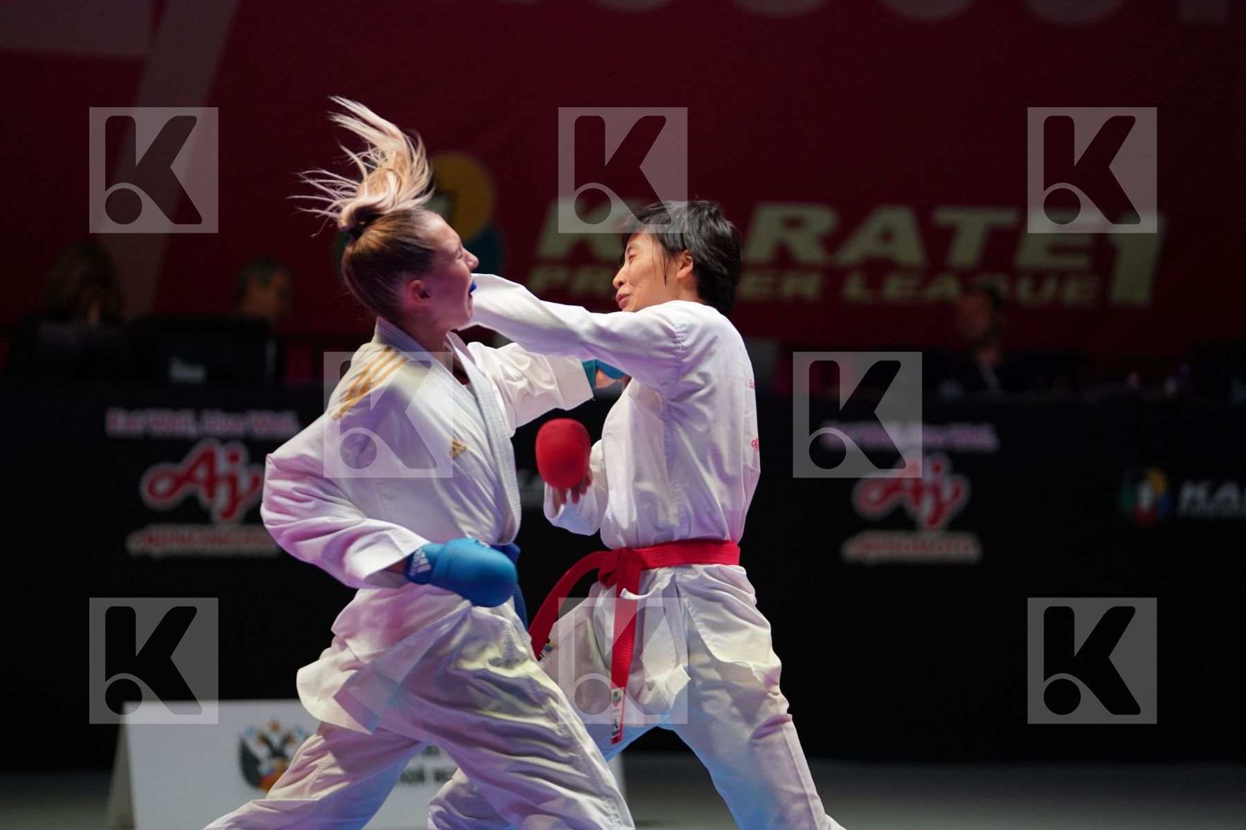 YIN XIAOYAN (CHINA) vs PHILIPPE GWENDOLINE (FRANCE) in Senior Kumite -61 Kg - Bronze bout