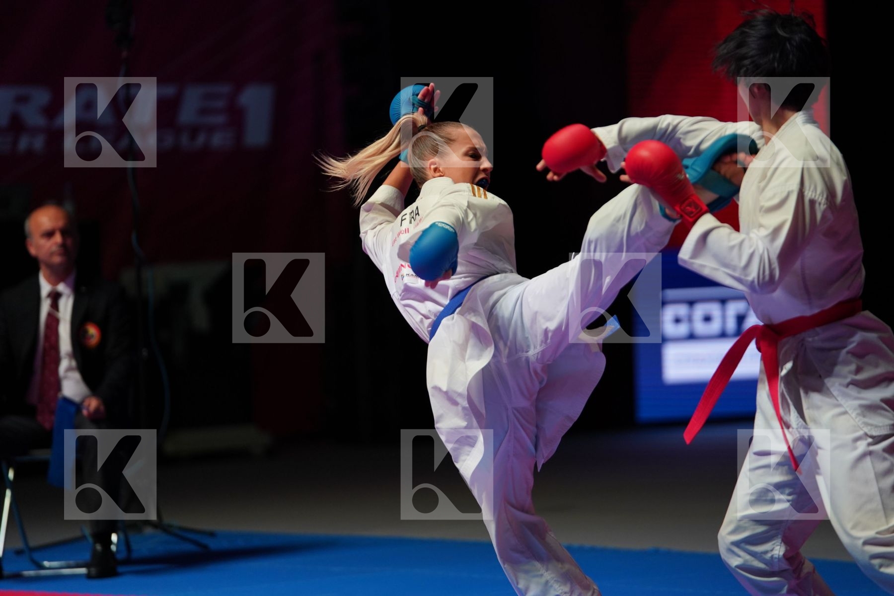 YIN XIAOYAN (CHINA) vs PHILIPPE GWENDOLINE (FRANCE) in Senior Kumite -61 Kg - Bronze bout