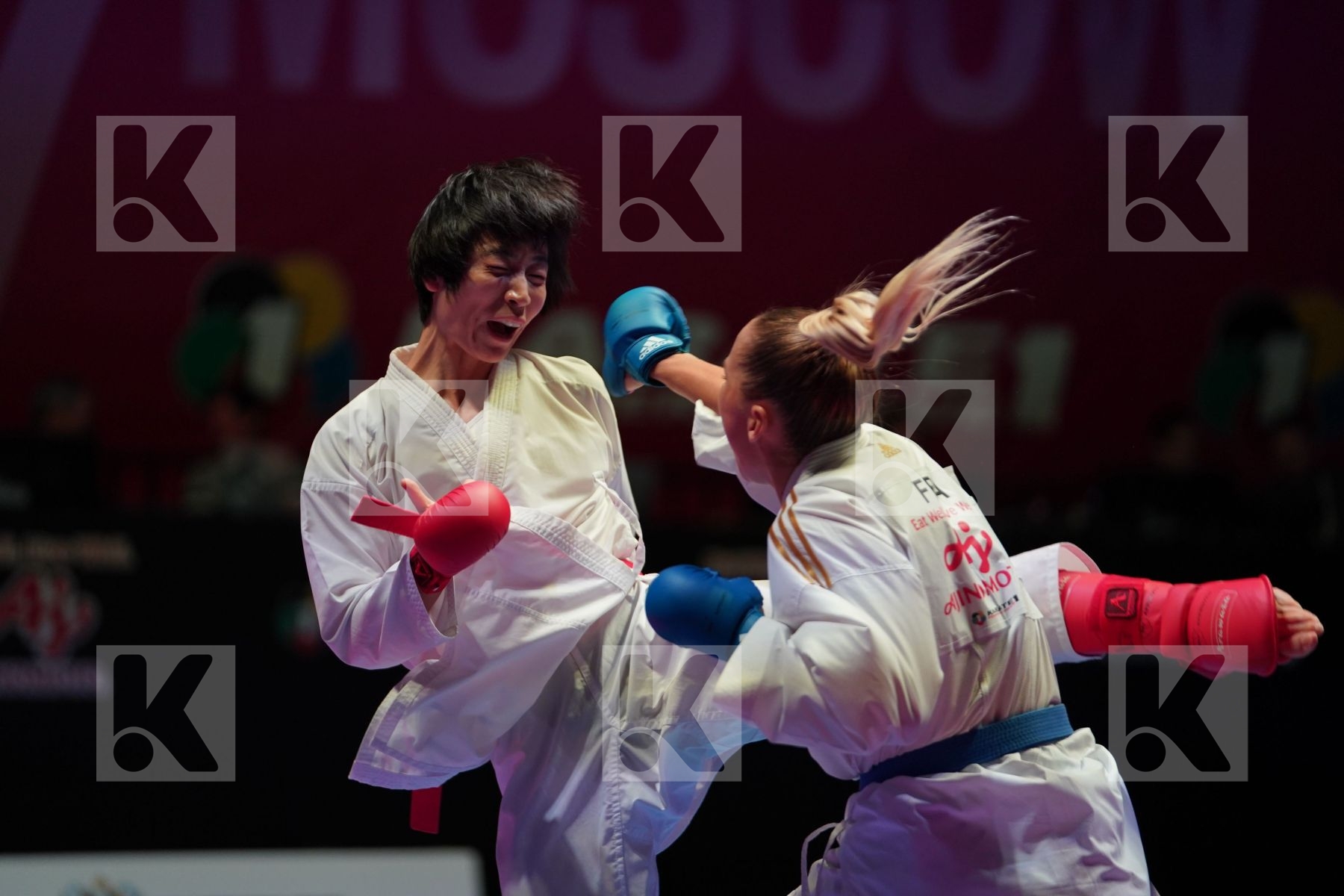 YIN XIAOYAN (CHINA) vs PHILIPPE GWENDOLINE (FRANCE) in Senior Kumite -61 Kg - Bronze bout
