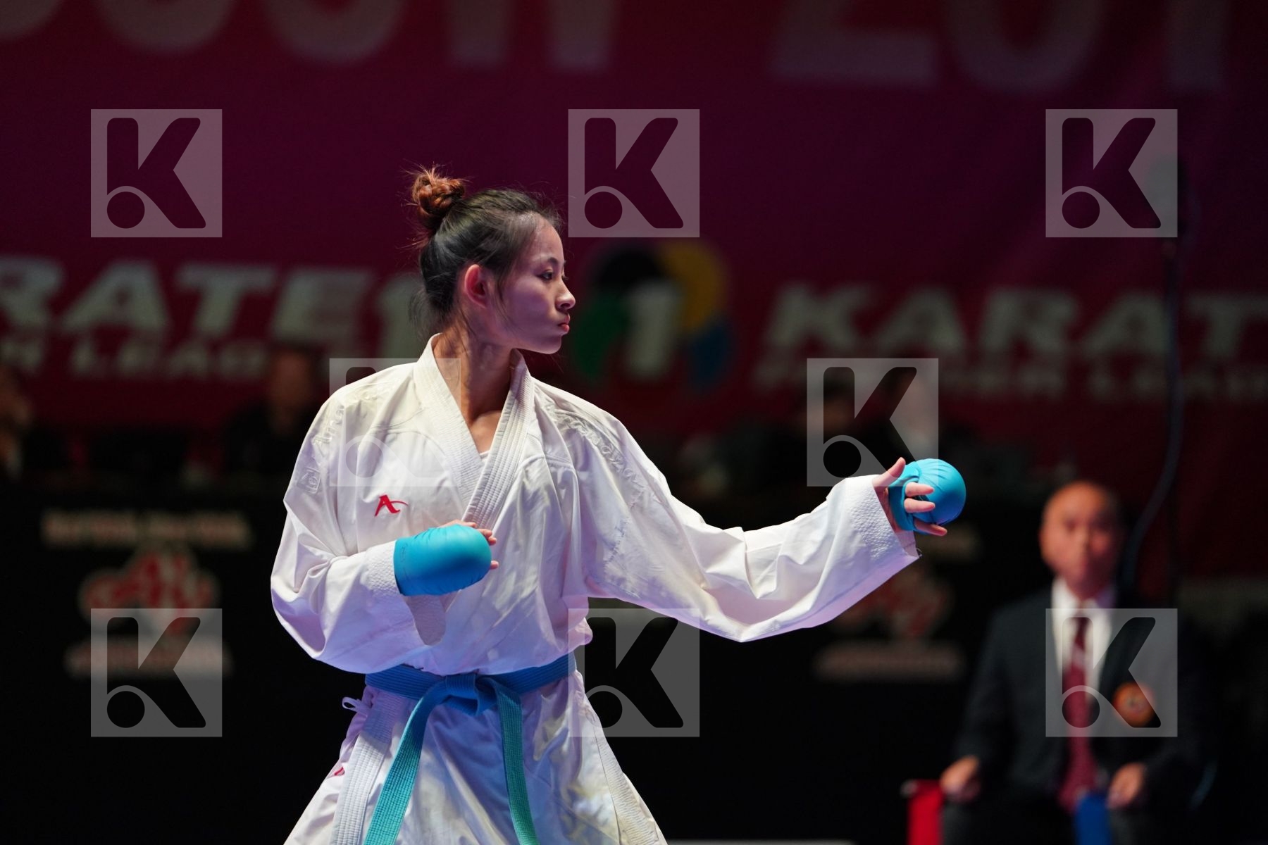 ZARETSKA IRINA (AZERBAIJAN vs GONG LI (CHINA) in Senior Kumite -68 Kg - Gold bout
