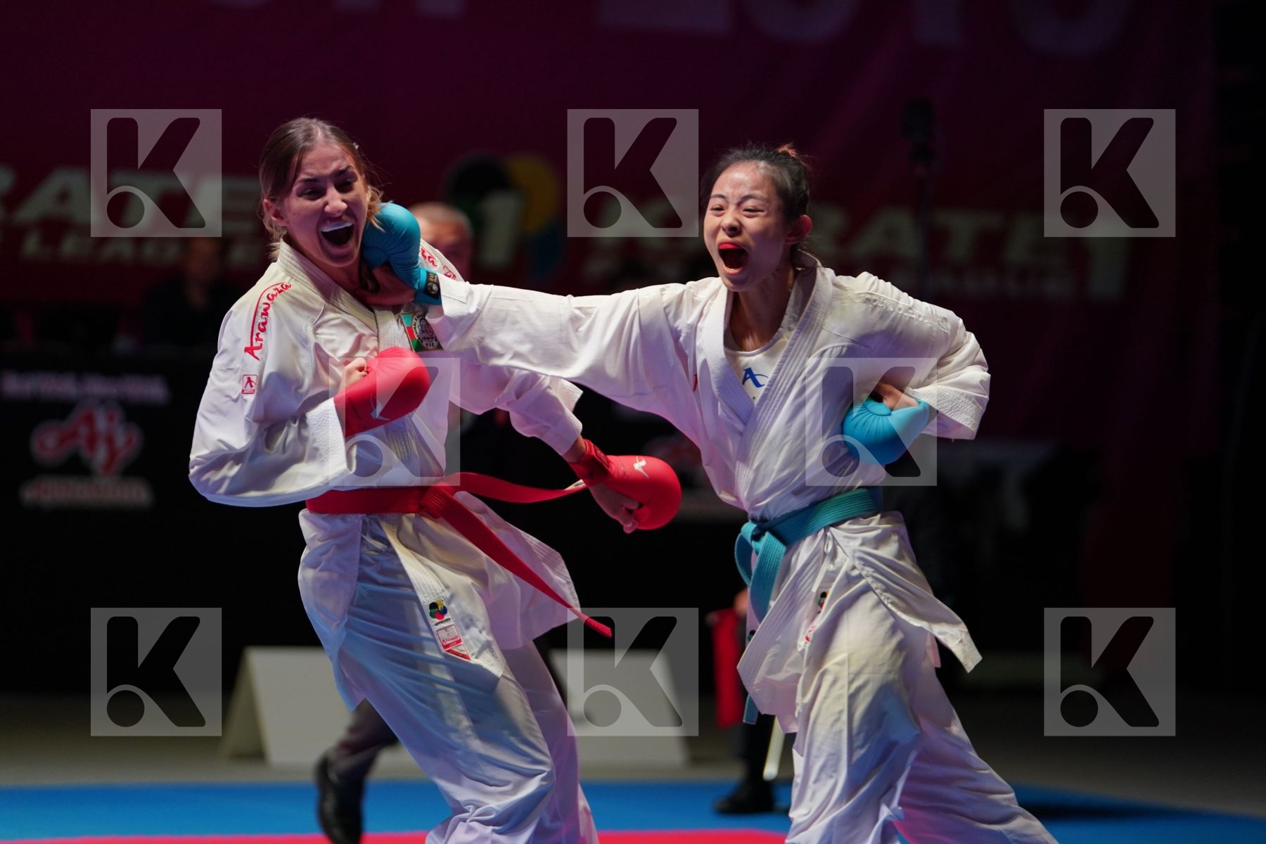 ZARETSKA IRINA (AZERBAIJAN vs GONG LI (CHINA) in Senior Kumite -68 Kg - Gold bout