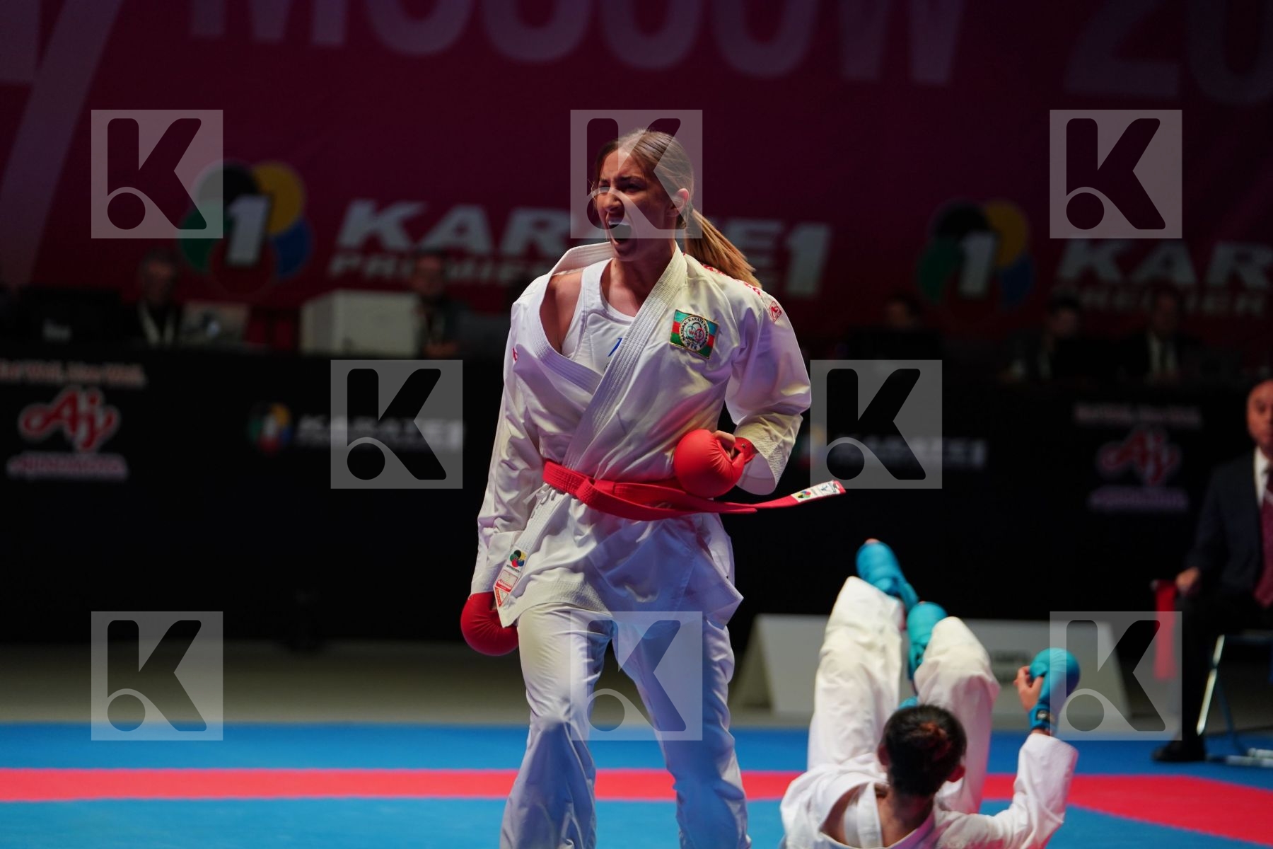 ZARETSKA IRINA (AZERBAIJAN vs GONG LI (CHINA) in Senior Kumite -68 Kg - Gold bout