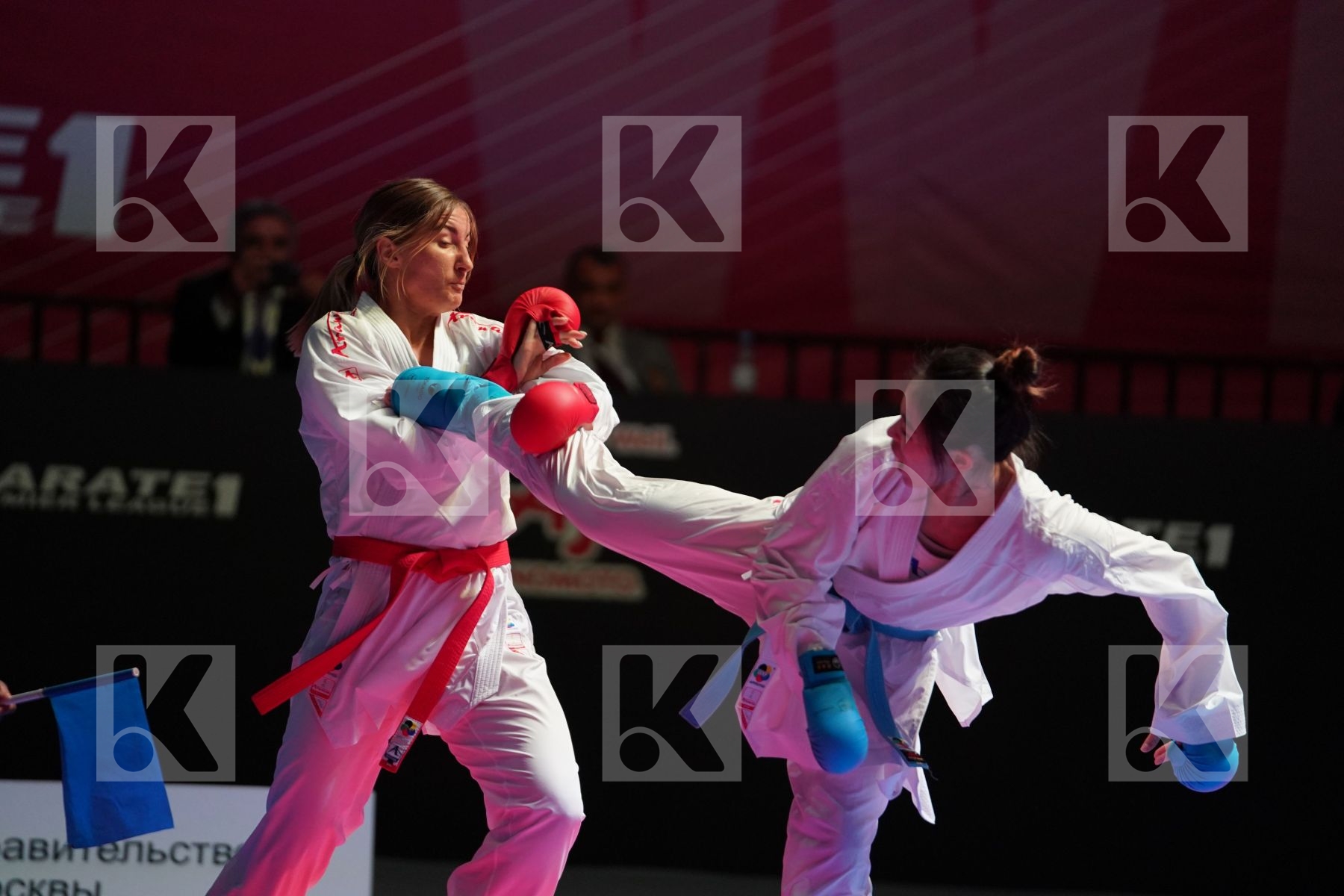 ZARETSKA IRINA (AZERBAIJAN vs GONG LI (CHINA) in Senior Kumite -68 Kg - Gold bout