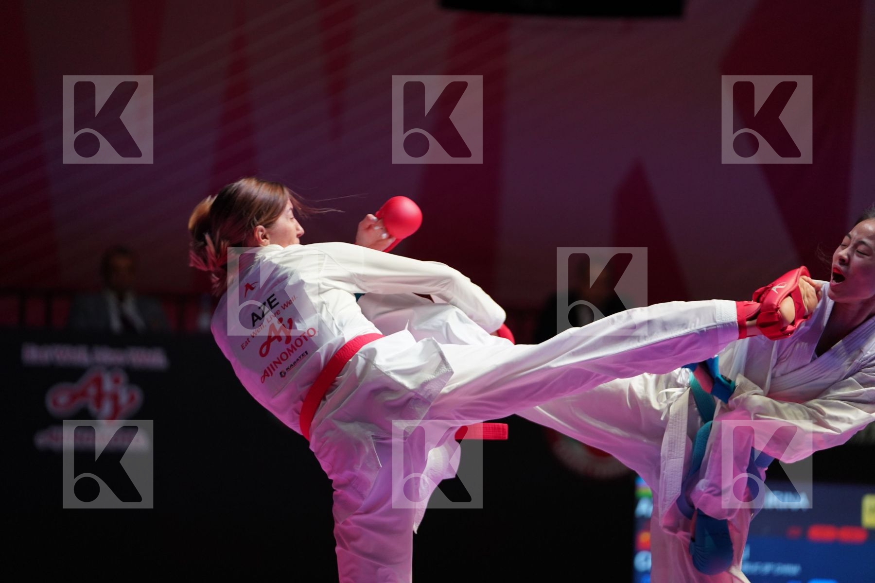 ZARETSKA IRINA (AZERBAIJAN vs GONG LI (CHINA) in Senior Kumite -68 Kg - Gold bout