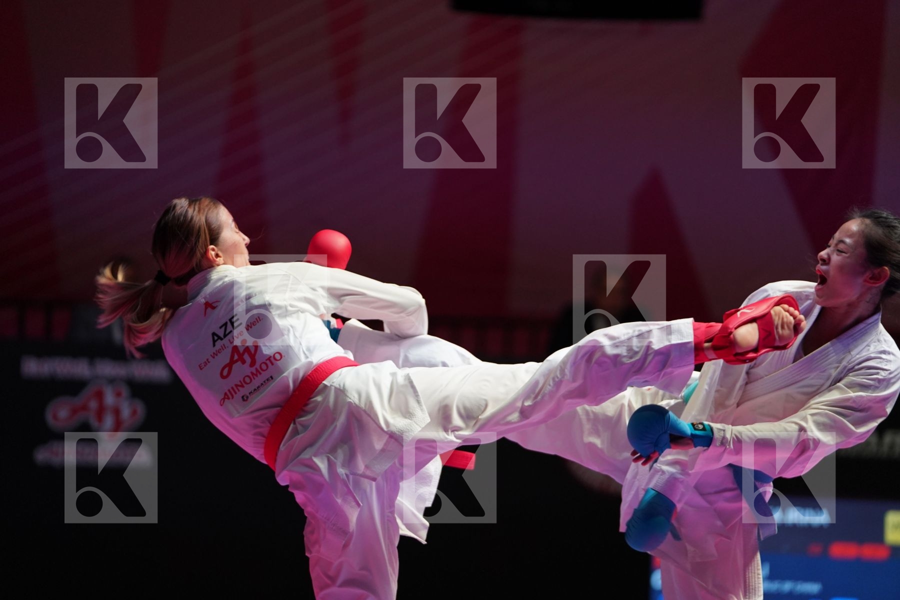 ZARETSKA IRINA (AZERBAIJAN vs GONG LI (CHINA) in Senior Kumite -68 Kg - Gold bout