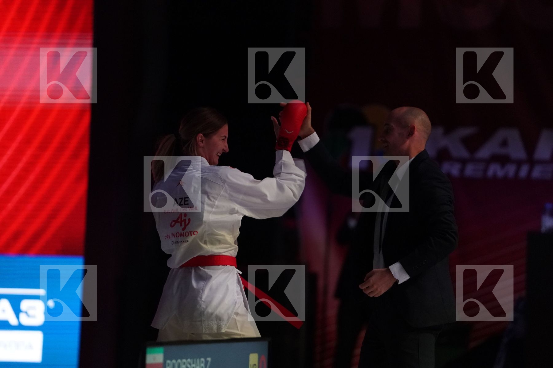 ZARETSKA IRINA (AZERBAIJAN vs GONG LI (CHINA) in Senior Kumite -68 Kg - Gold bout