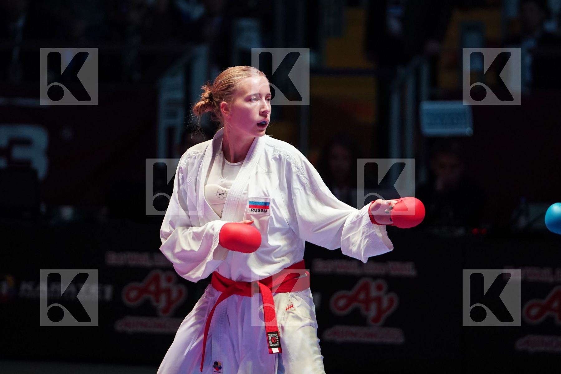 ZAYTSEVA IVANNA (RUSSIAN FEDERATION) vs UEKUSA AYUMI (JAPAN) in Senior Kumite 68+ Kg - Gold bout