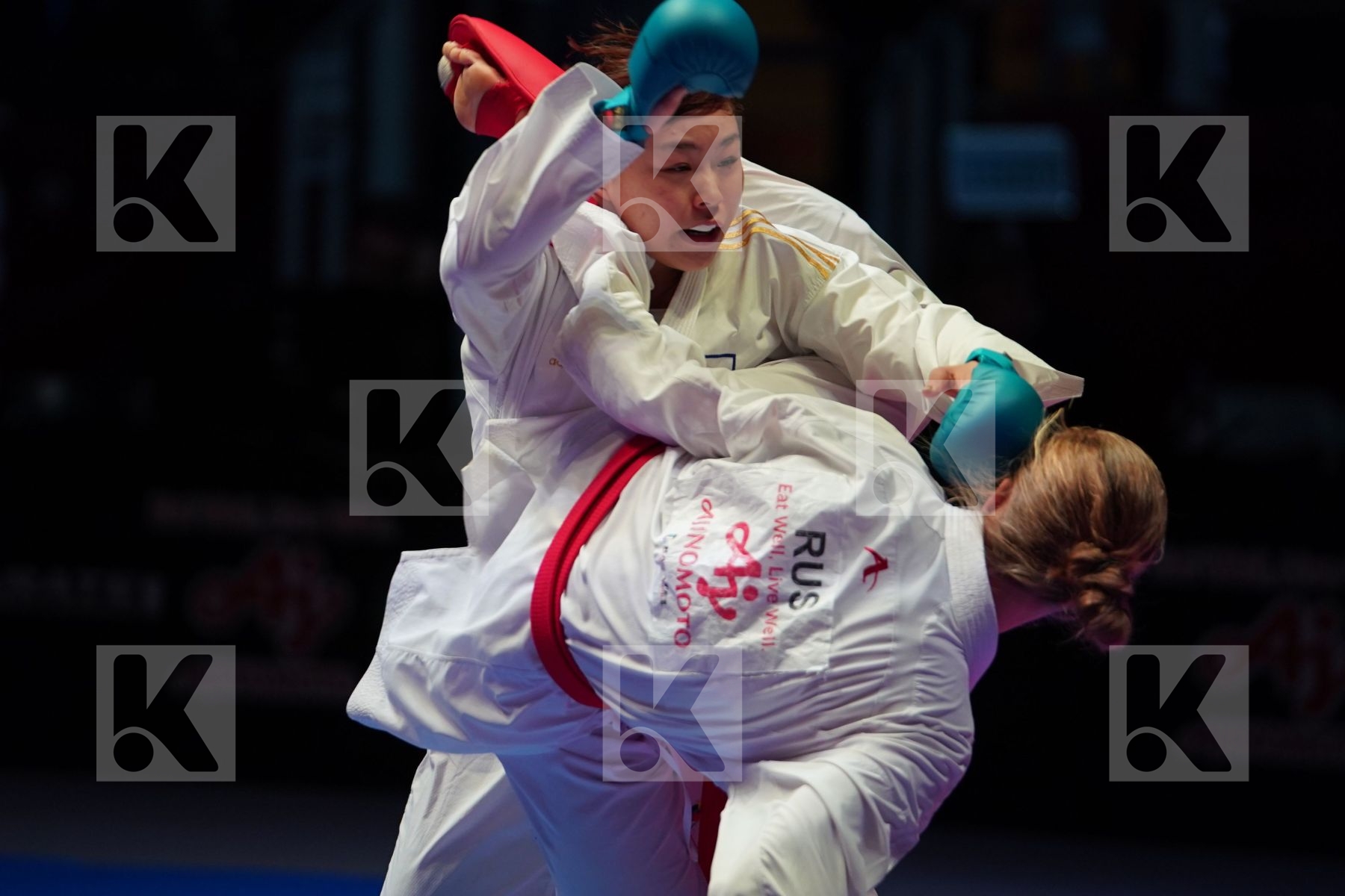 ZAYTSEVA IVANNA (RUSSIAN FEDERATION) vs UEKUSA AYUMI (JAPAN) in Senior Kumite 68+ Kg - Gold bout