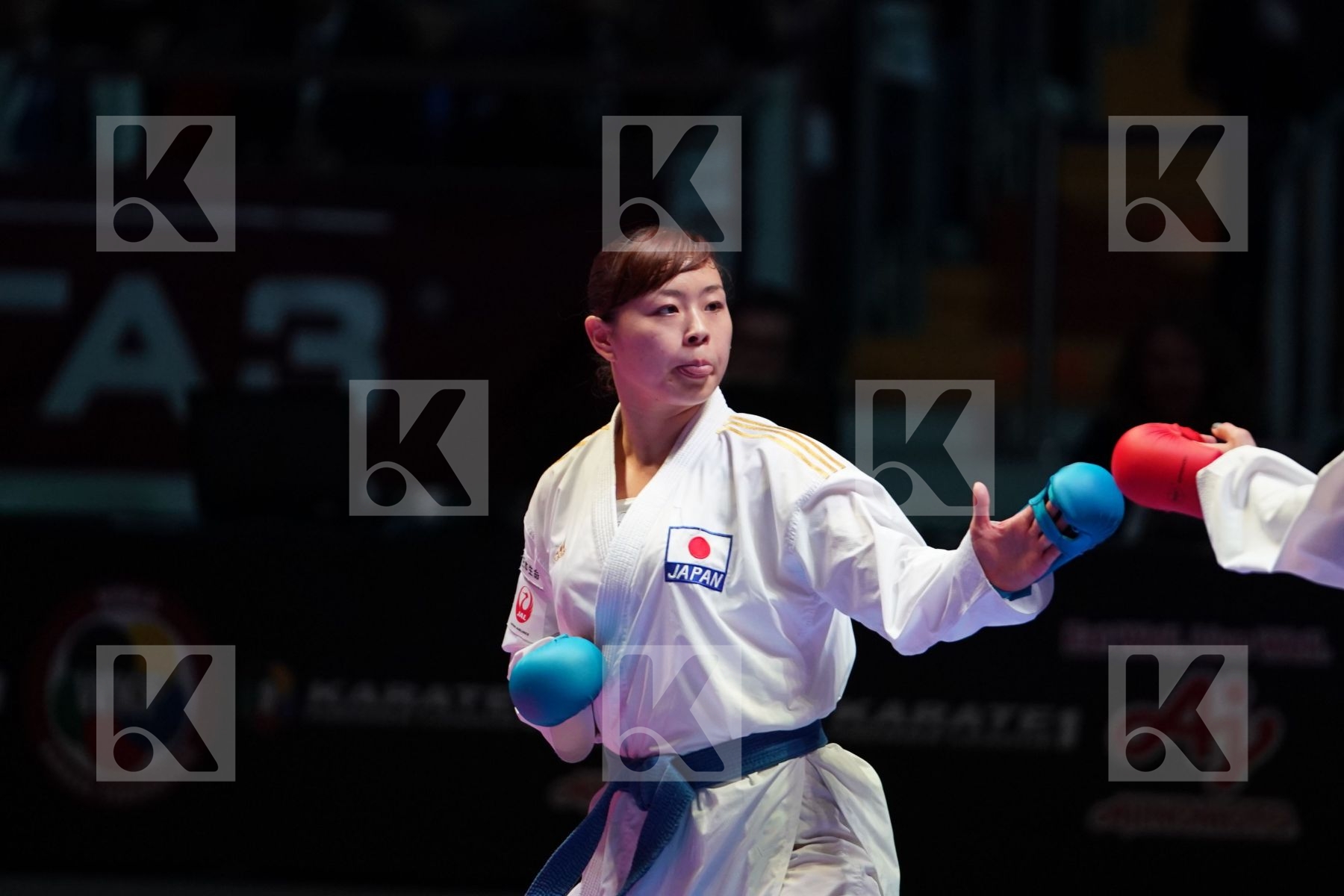 ZAYTSEVA IVANNA (RUSSIAN FEDERATION) vs UEKUSA AYUMI (JAPAN) in Senior Kumite 68+ Kg - Gold bout