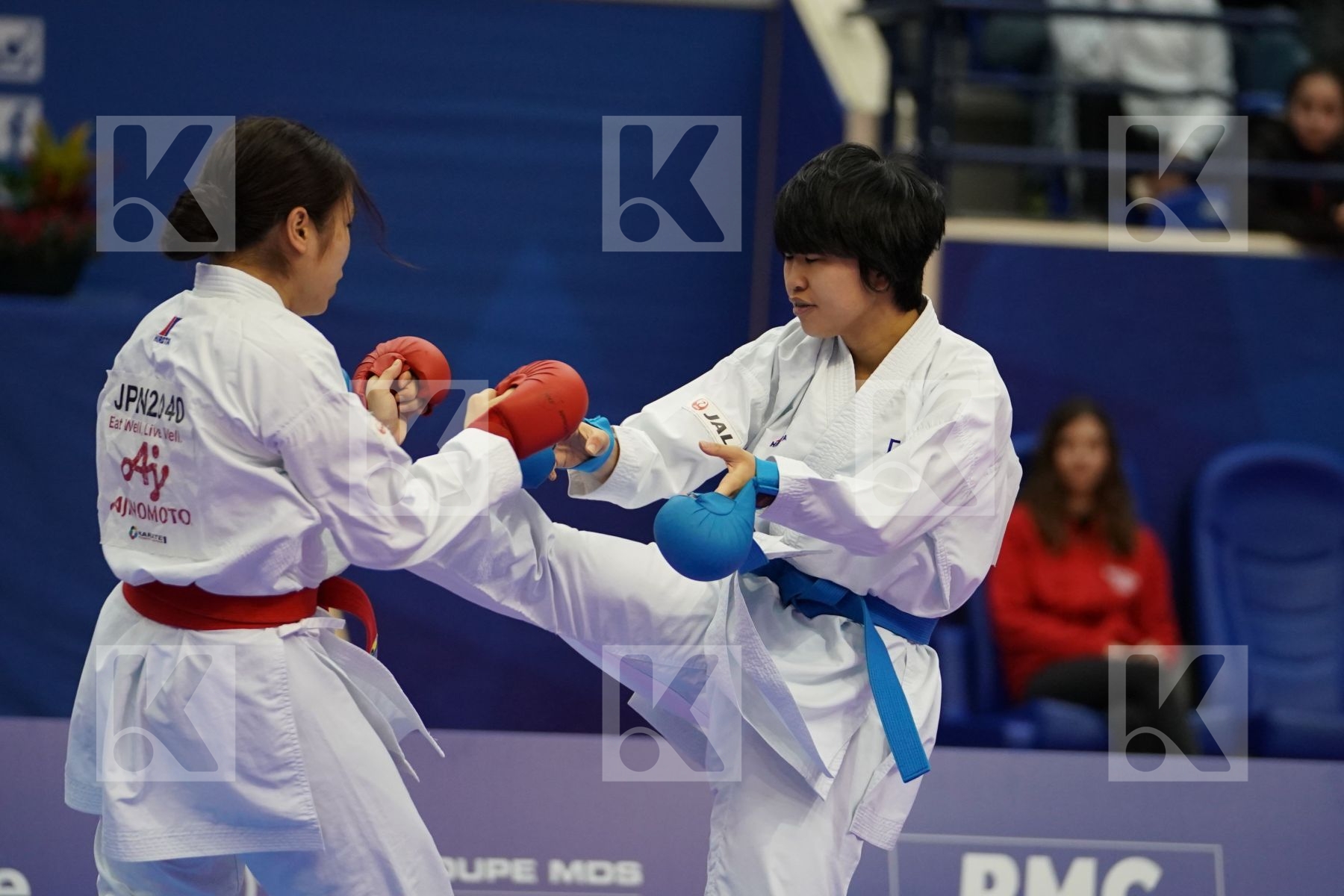 NAKAMURA SHIORI  (JAPAN) vs ISHIAI FUMIKA  (JAPAN) in Senior Kumite -55 Kg - Bronze bout