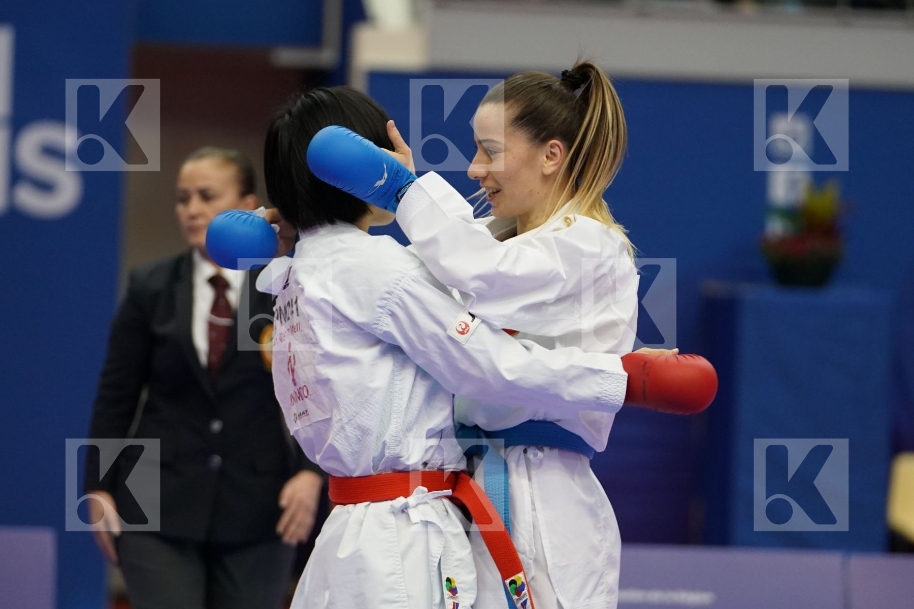 MIYAHARA MIHO (JAPAN) vs OZCELIK ARAPOGLU SERAP (TURKEY) in Senior Kumite -50 Kg - Gold bout