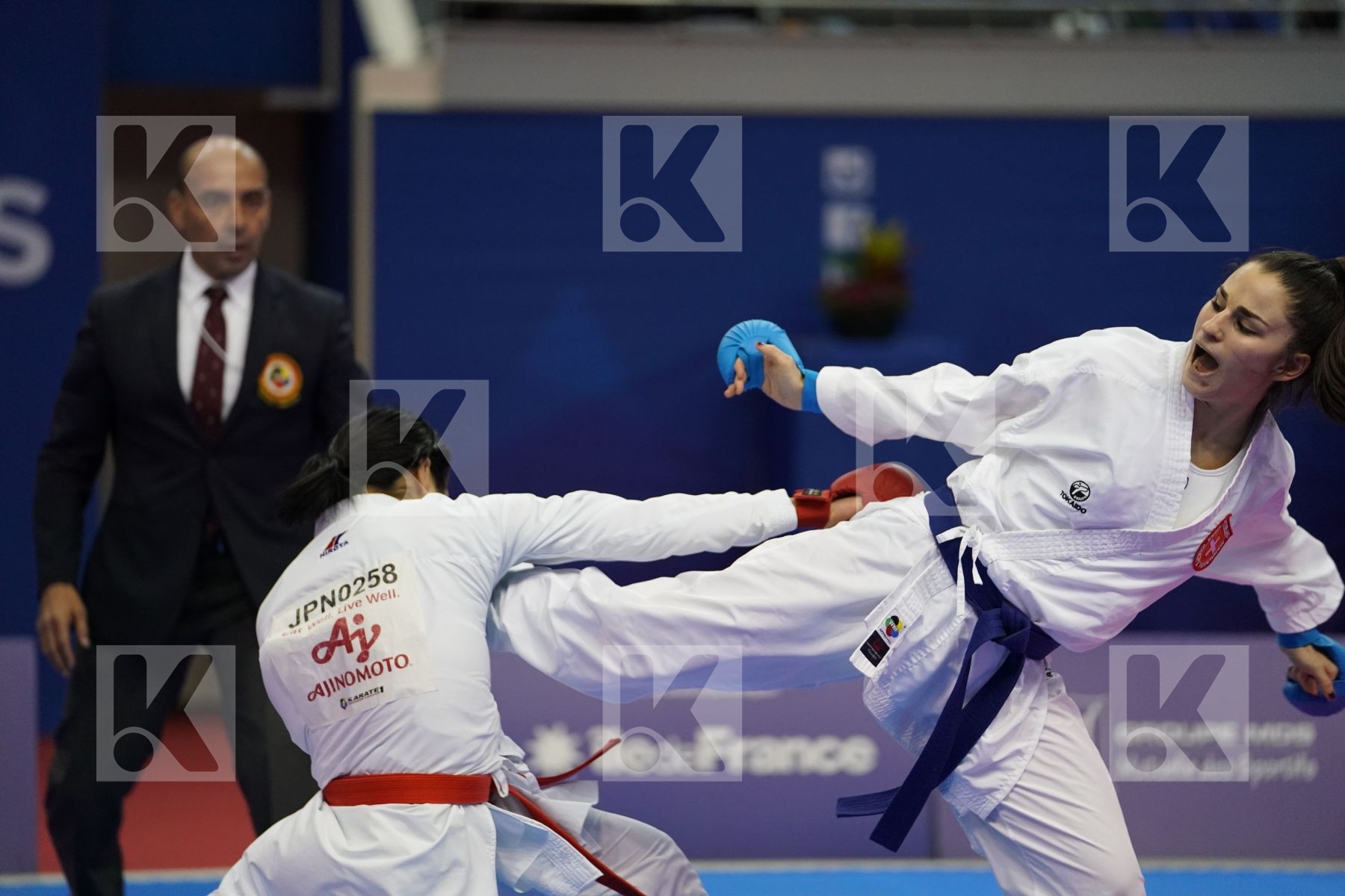 SOMEYA KAYO (JAPAN) vs QUIRICI ELENA (SWITZERLAND) in Senior Kumite Ð 68 Kg - Gold bout