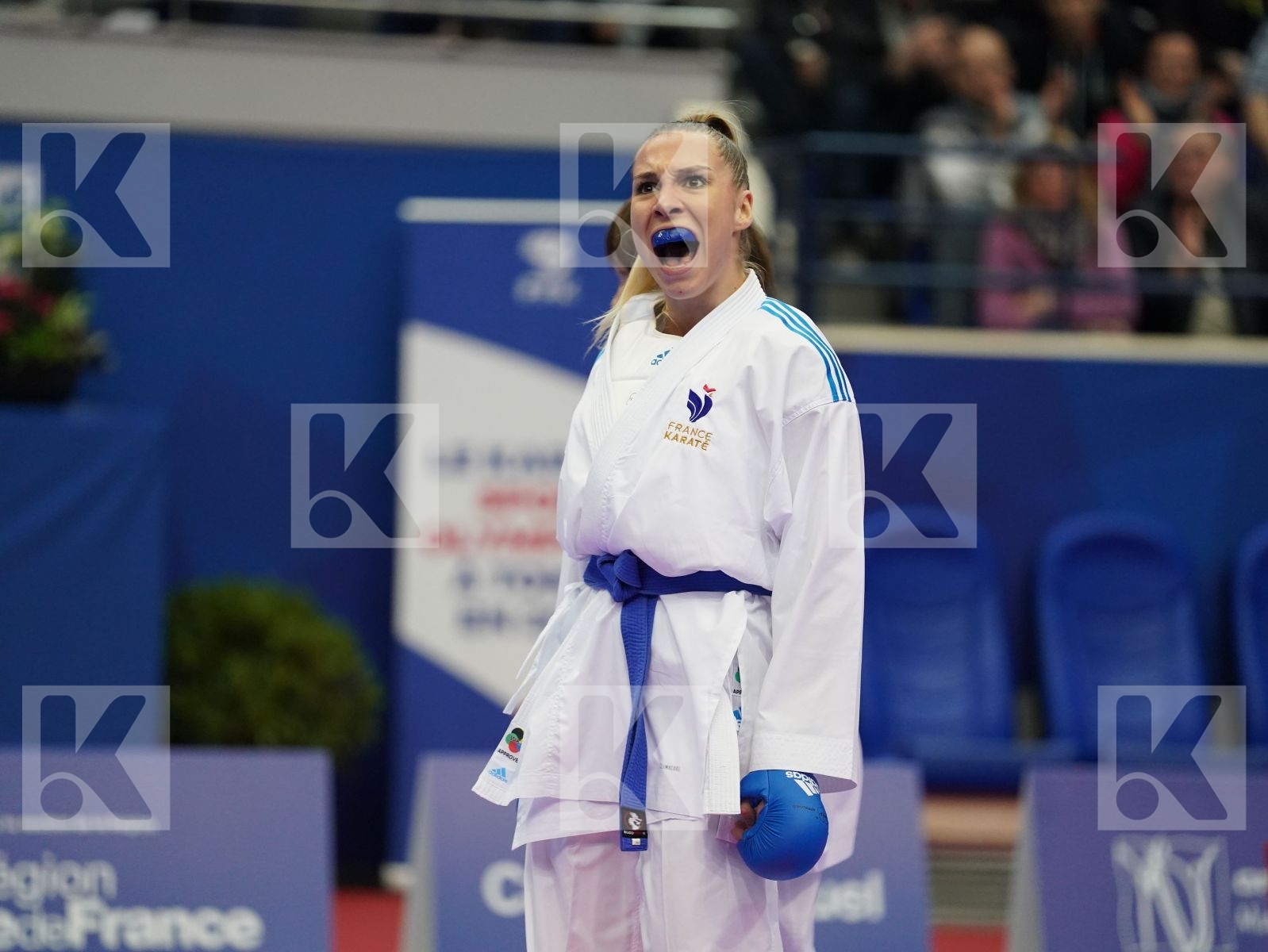 MORIGUCHI AYAMI (JAPAN) vs PHILIPPE GWENDOLINE (FRANCE) in Senior Kumite -61 Kg - Bronze bout