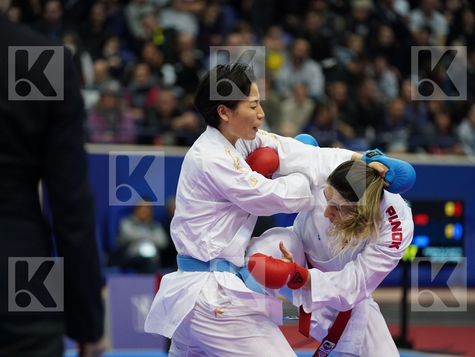 COBAN MERVE (TURKEY) vs YIN XIAOYAN (CHINA) in Senior Kumite -61 Kg - Gold bout
