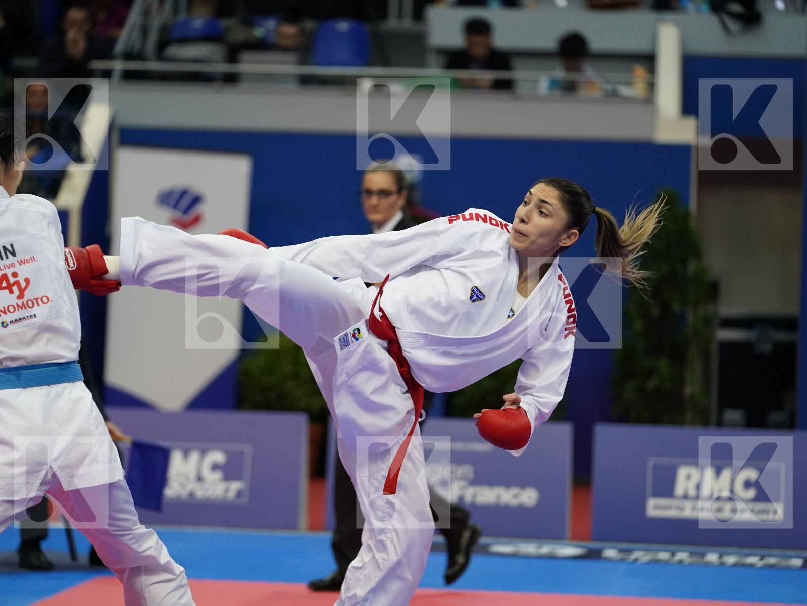 COBAN MERVE (TURKEY) vs YIN XIAOYAN (CHINA) in Senior Kumite -61 Kg - Gold bout