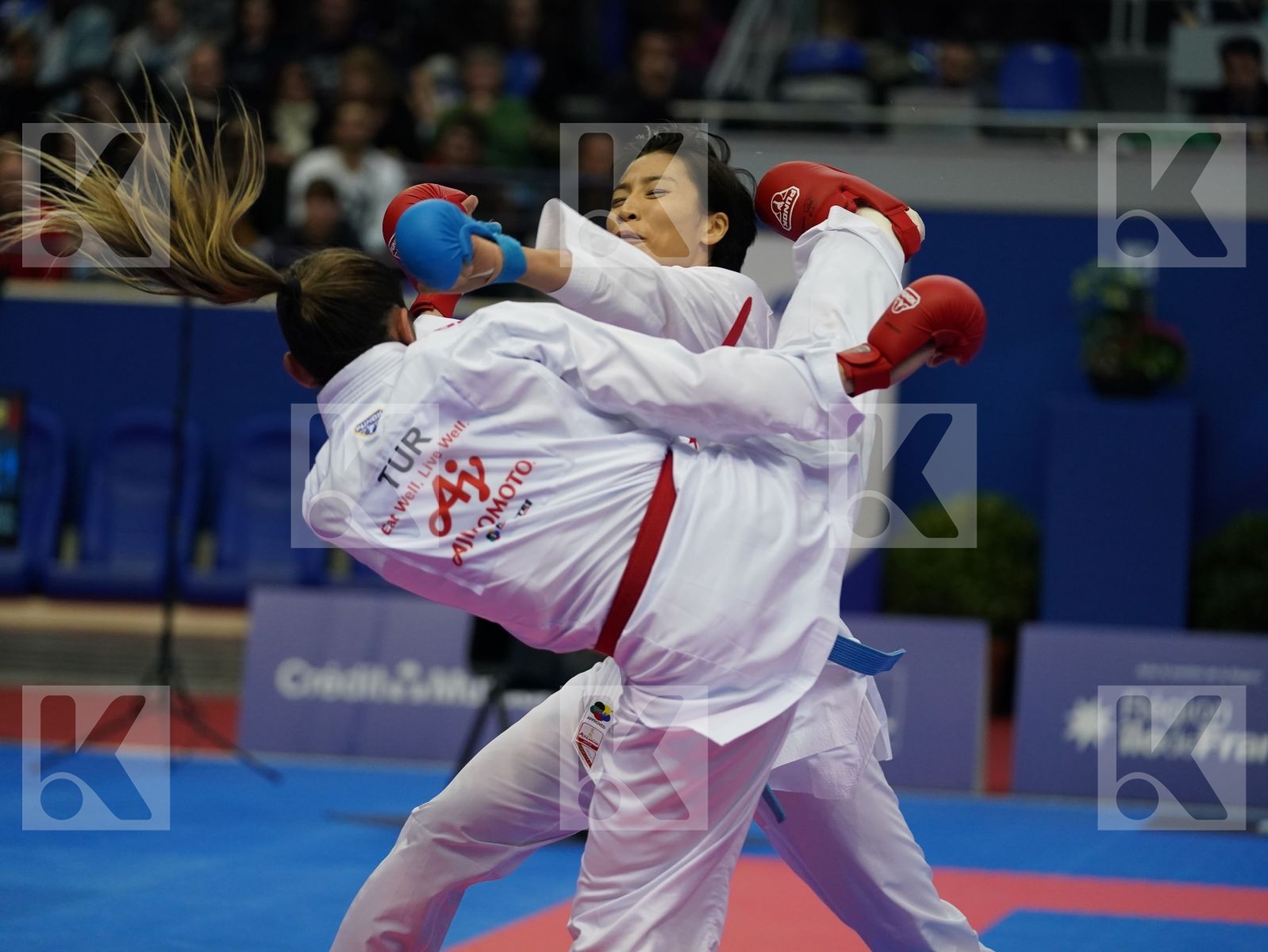 COBAN MERVE (TURKEY) vs YIN XIAOYAN (CHINA) in Senior Kumite -61 Kg - Gold bout