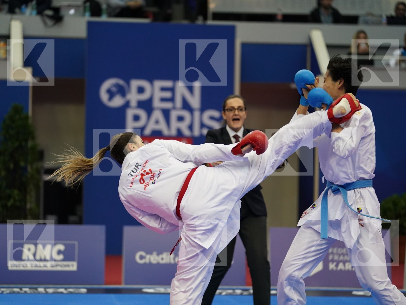 COBAN MERVE (TURKEY) vs YIN XIAOYAN (CHINA) in Senior Kumite -61 Kg - Gold bout
