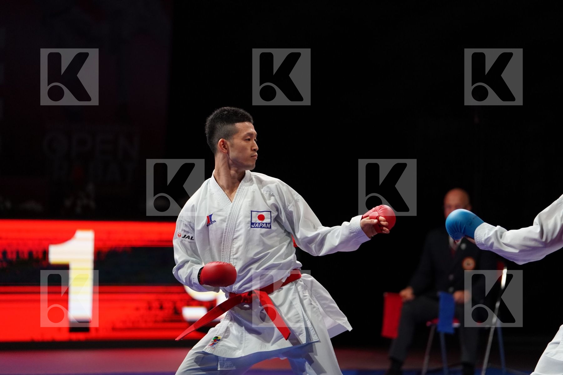 FUNAHASHI MASAMICHI (JAPAN) VS NAKANO SOICHIRO (JAPAN) in Senior Kumite -67 Kg - Bronze bout