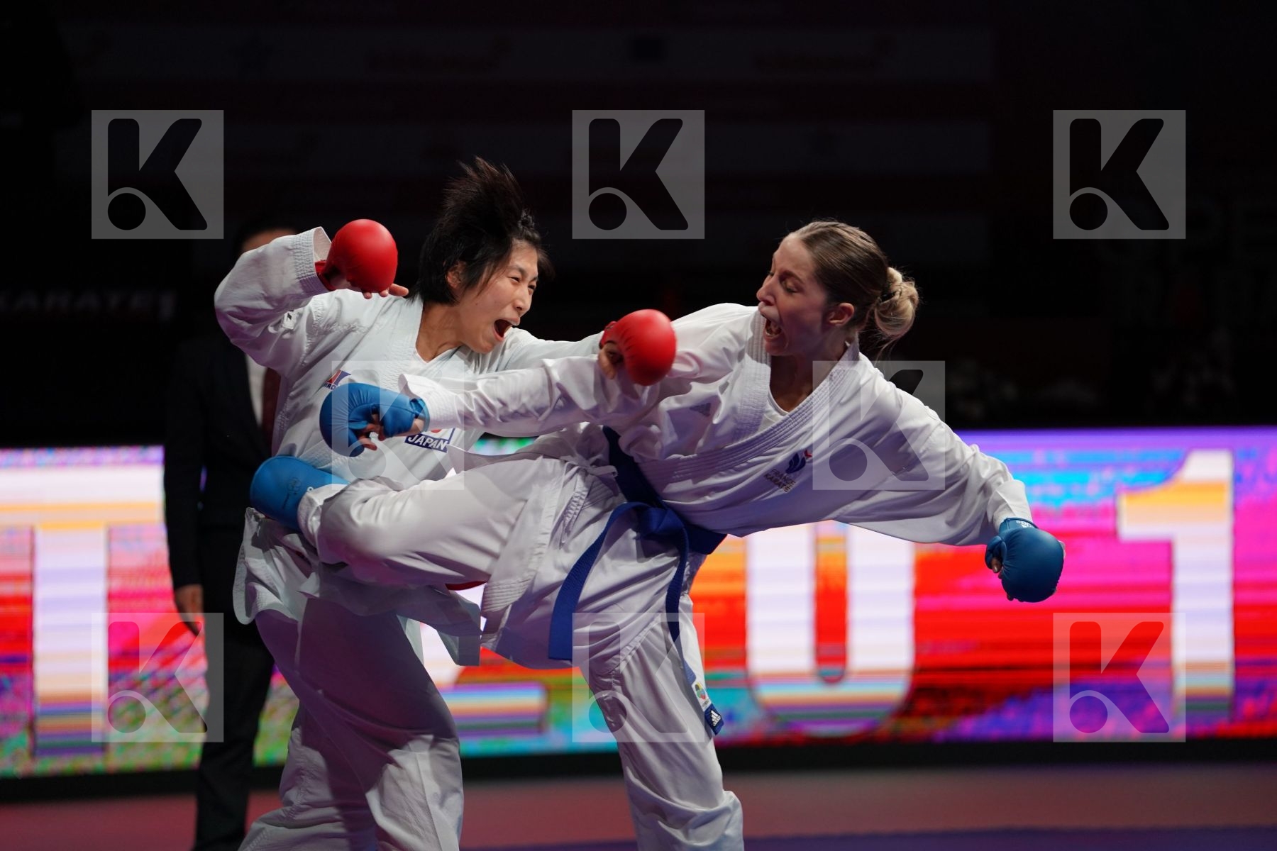 SOMEYA MAYUMI (JAPAN) VS SIVERT LAURA (FRANCE) in Senior Kumite -61 Kg - Bronze bout