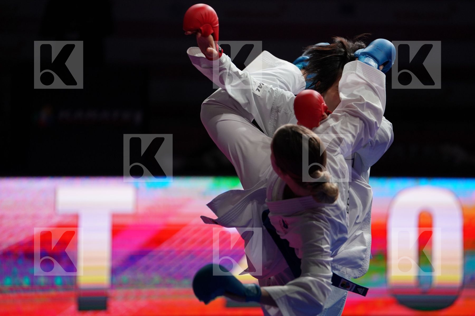 SOMEYA MAYUMI (JAPAN) VS SIVERT LAURA (FRANCE) in Senior Kumite -61 Kg - Bronze bout